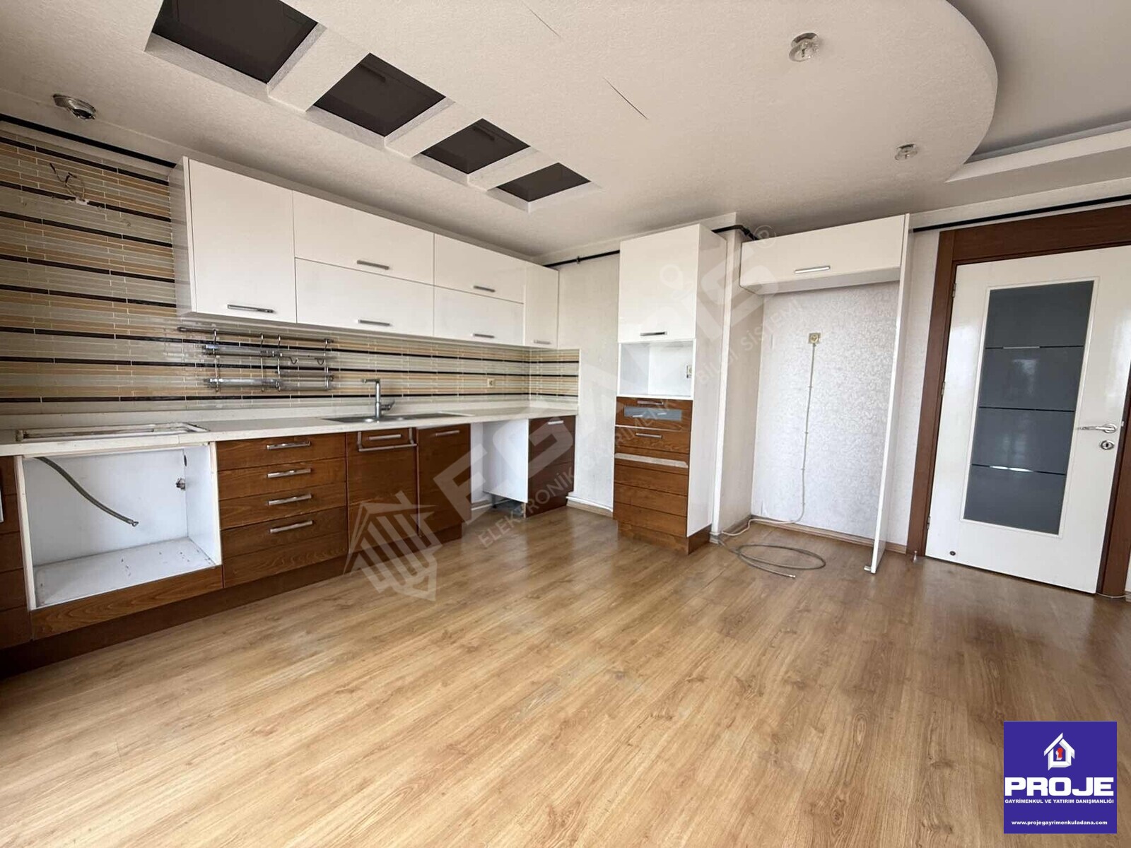 4+1 HAVUZLU SİTE İÇİNDE SAUNA VE ÇOCUK OYUN ALANI KİRALIKK