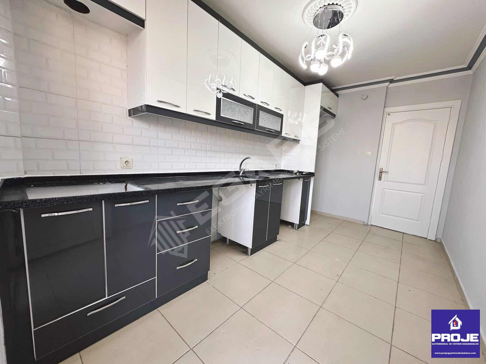ÖZALDA BULVAR ÜZERİ GENİŞ OTURUMLU 3+1 DAİRE