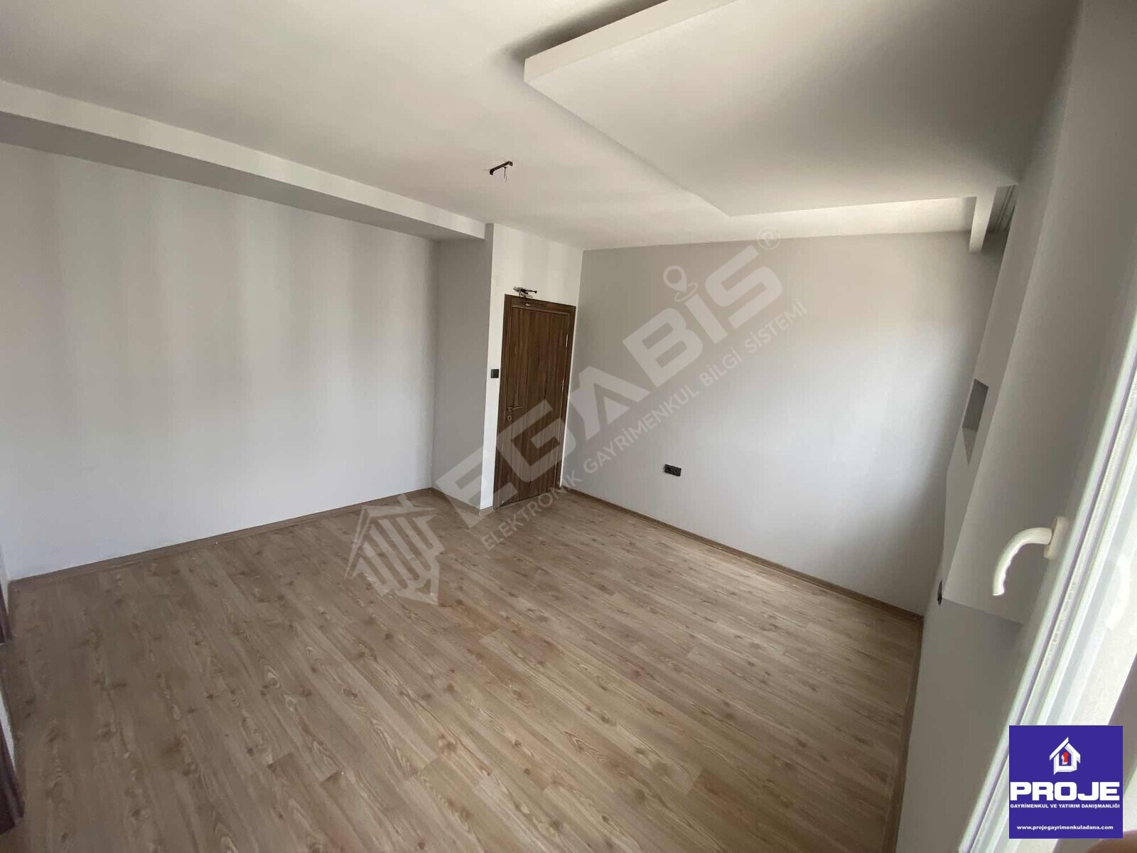 CEPHELERİ KOMPLE AÇIK,SİTE İÇİ,HATASIZ,MUZZAM PEYZAJLI - 35