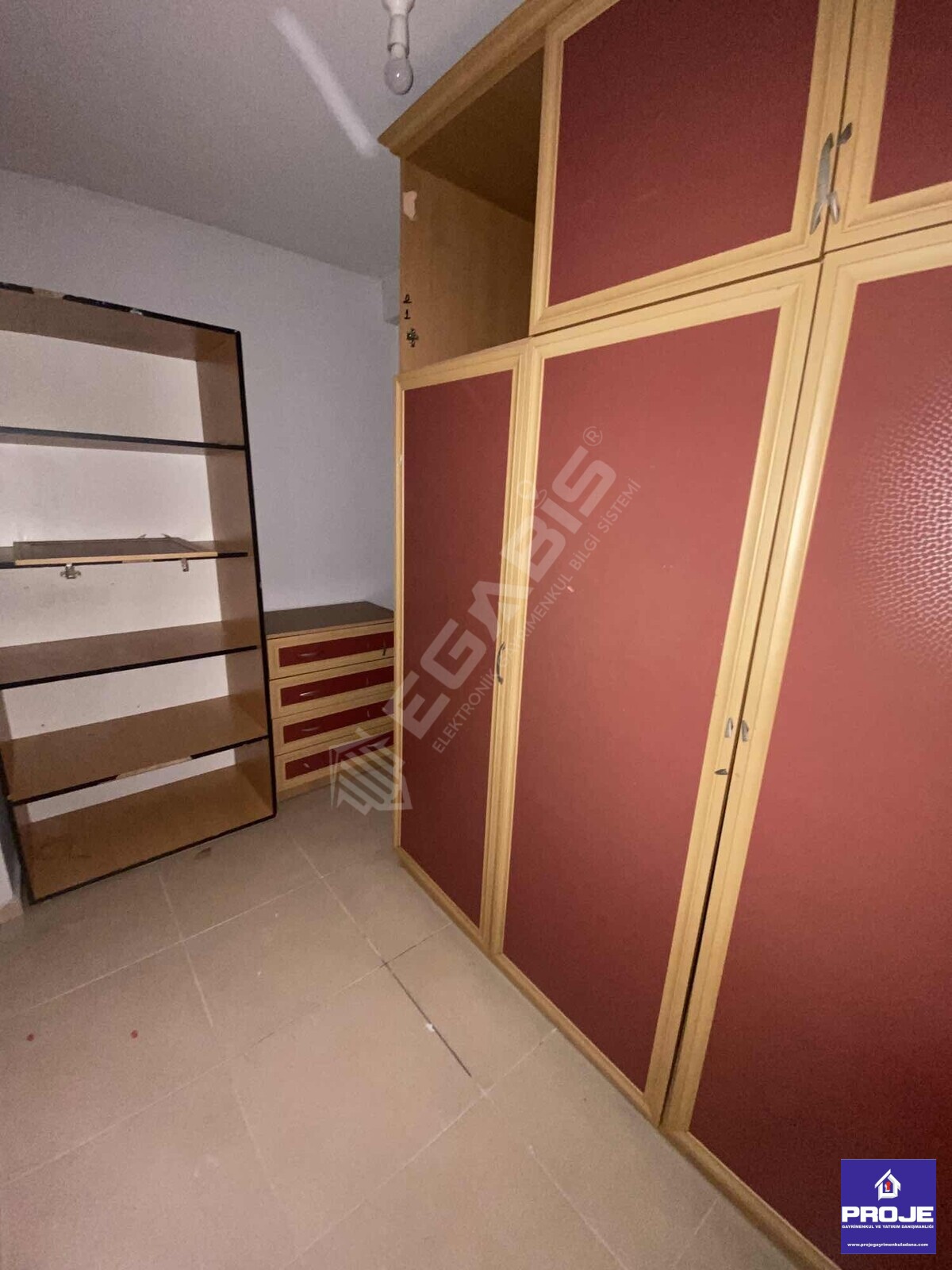 CEPHELERİ KOMPLE AÇIK,SİTE İÇİ,HATASIZ,MUZZAM PEYZAJLI - 40