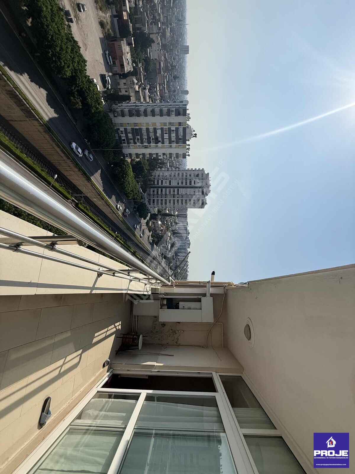 METRO YOLU ÜZERİ GENİŞ OTURUMLU MASRAFSIZ 3+1 SATILIK DAİRE - 3