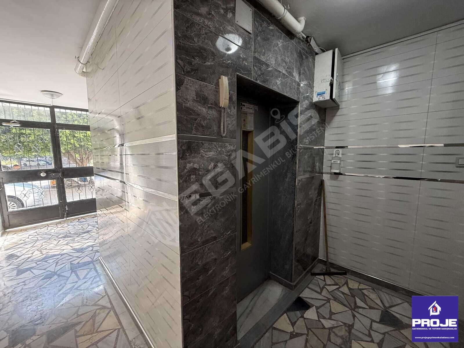 METRO YOLU ÜZERİ GENİŞ OTURUMLU MASRAFSIZ 3+1 SATILIK DAİRE - 25