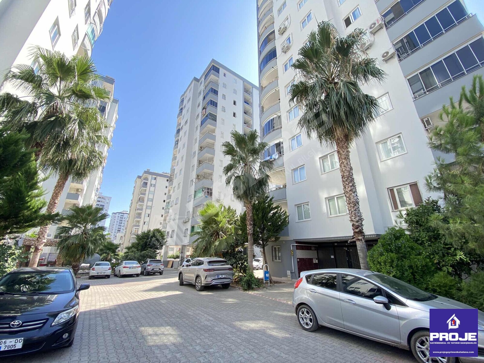 MAVİ BULVARA 1DK MESAFEDE,KAPALI MUTFAK,KİLERLİ,GENİŞ OTURUMLU