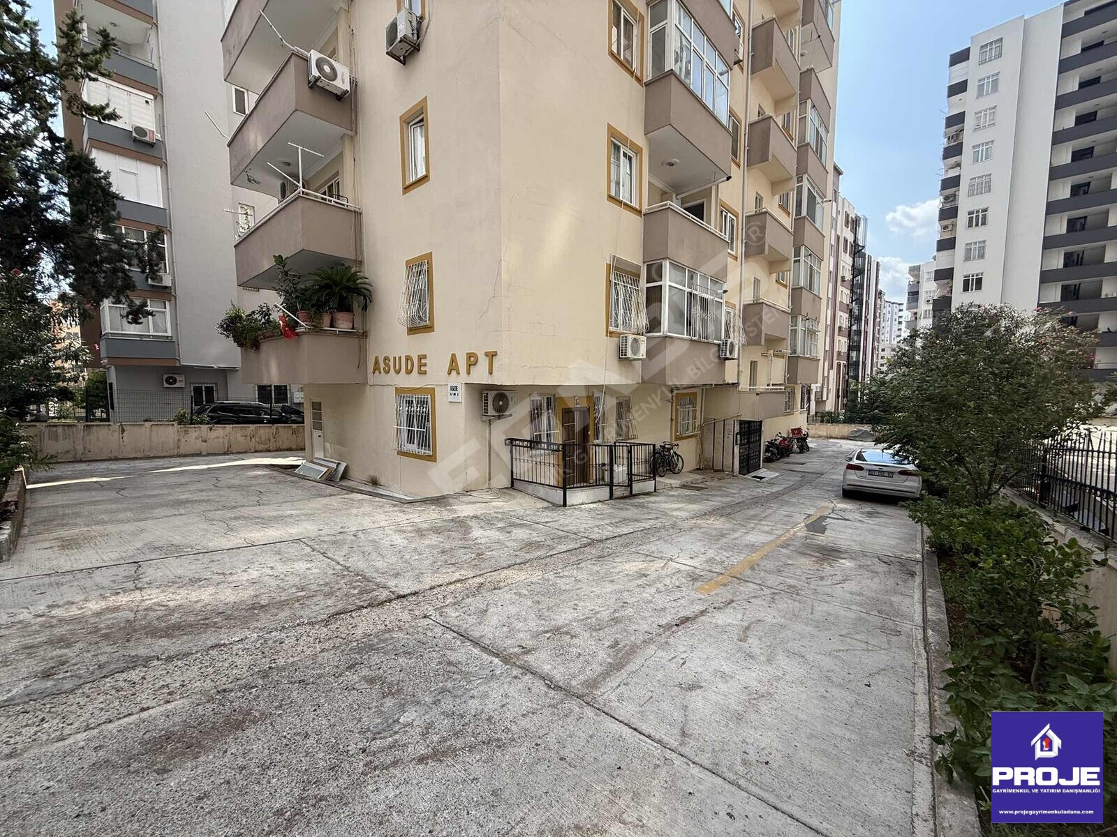 HUZUREVLERİ MERKEZİ KONUM AİLE APARTMANI EŞYALI KİRALIK