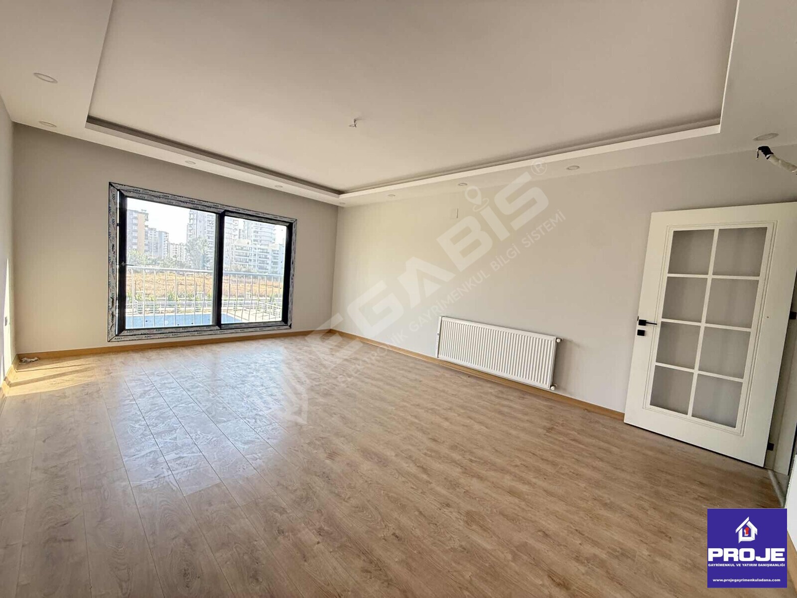 TEK BLOKLU SİTE. HAVUZLU BULVAR ÜSTÜ (0) DAİRE - 4