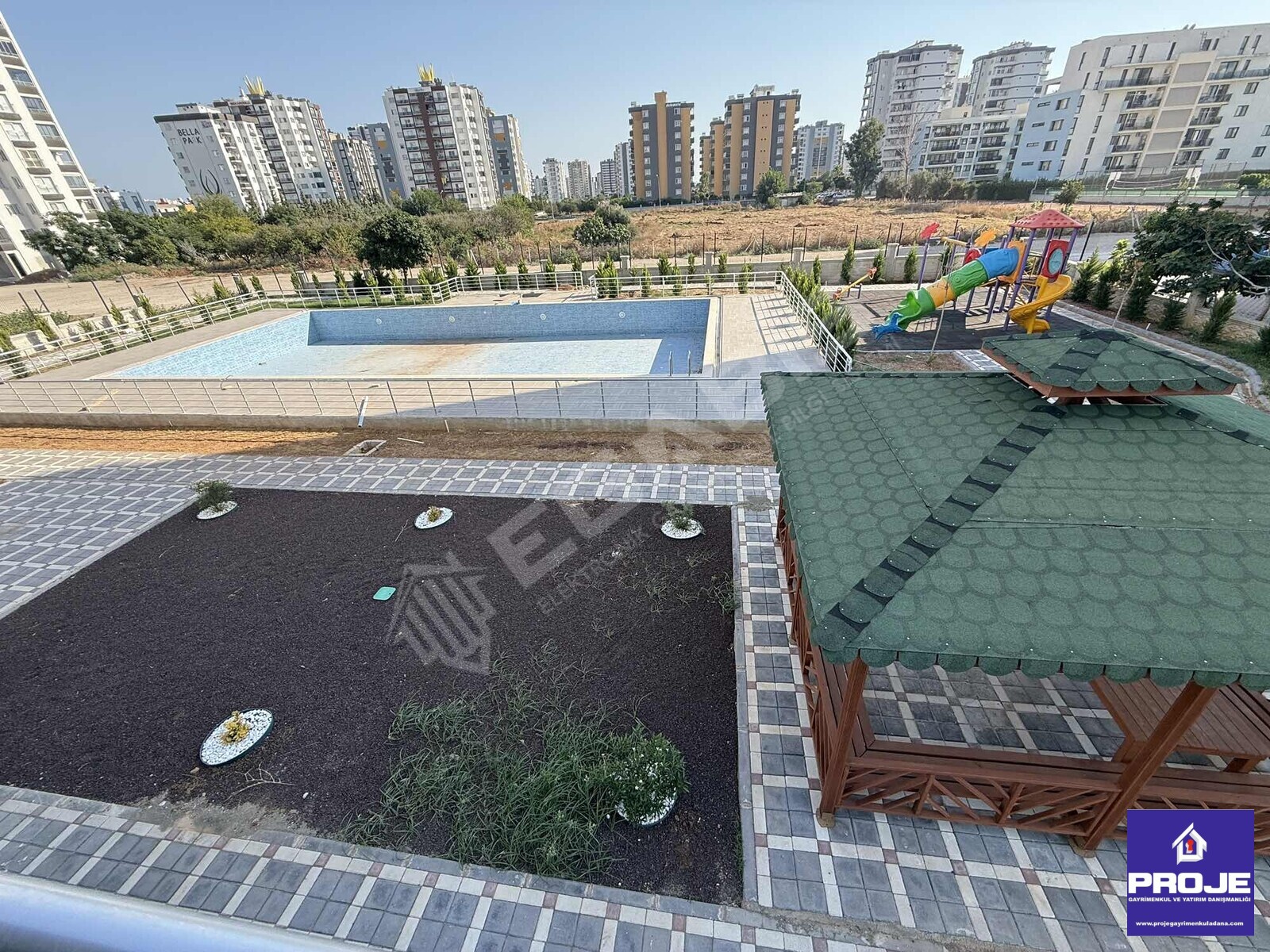 TEK BLOKLU SİTE. HAVUZLU BULVAR ÜSTÜ (0) DAİRE - 11