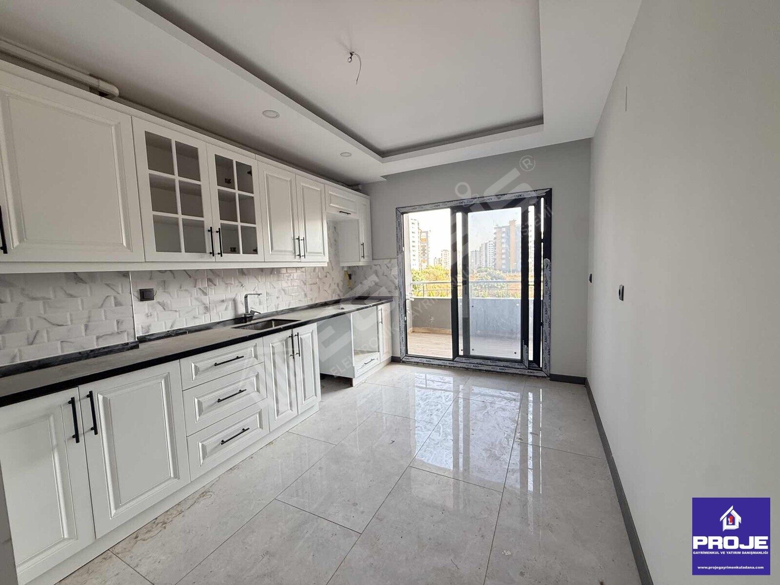 TEK BLOKLU SİTE. HAVUZLU BULVAR ÜSTÜ (0) DAİRE - 12