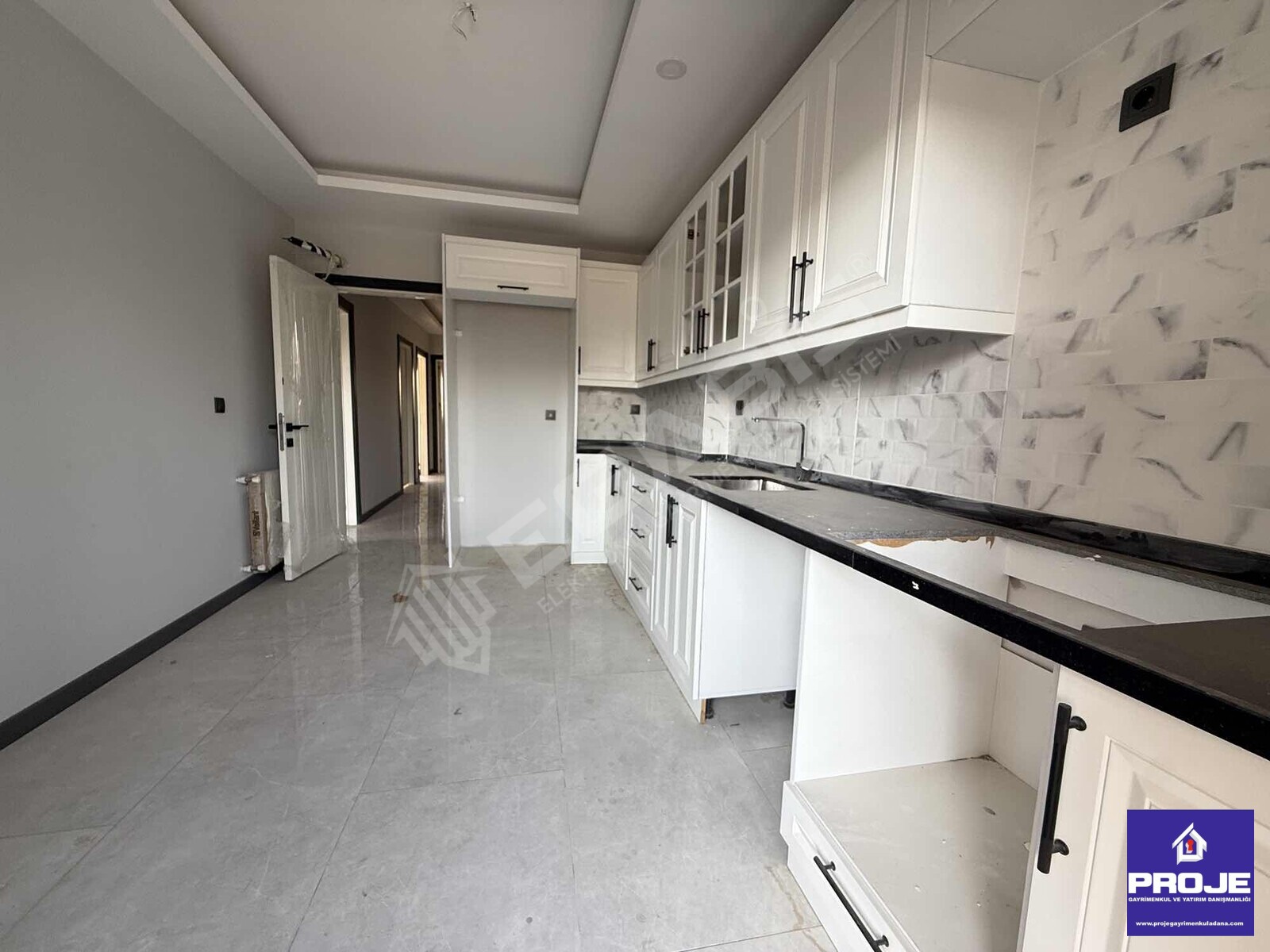 TEK BLOKLU SİTE. HAVUZLU BULVAR ÜSTÜ (0) DAİRE - 14