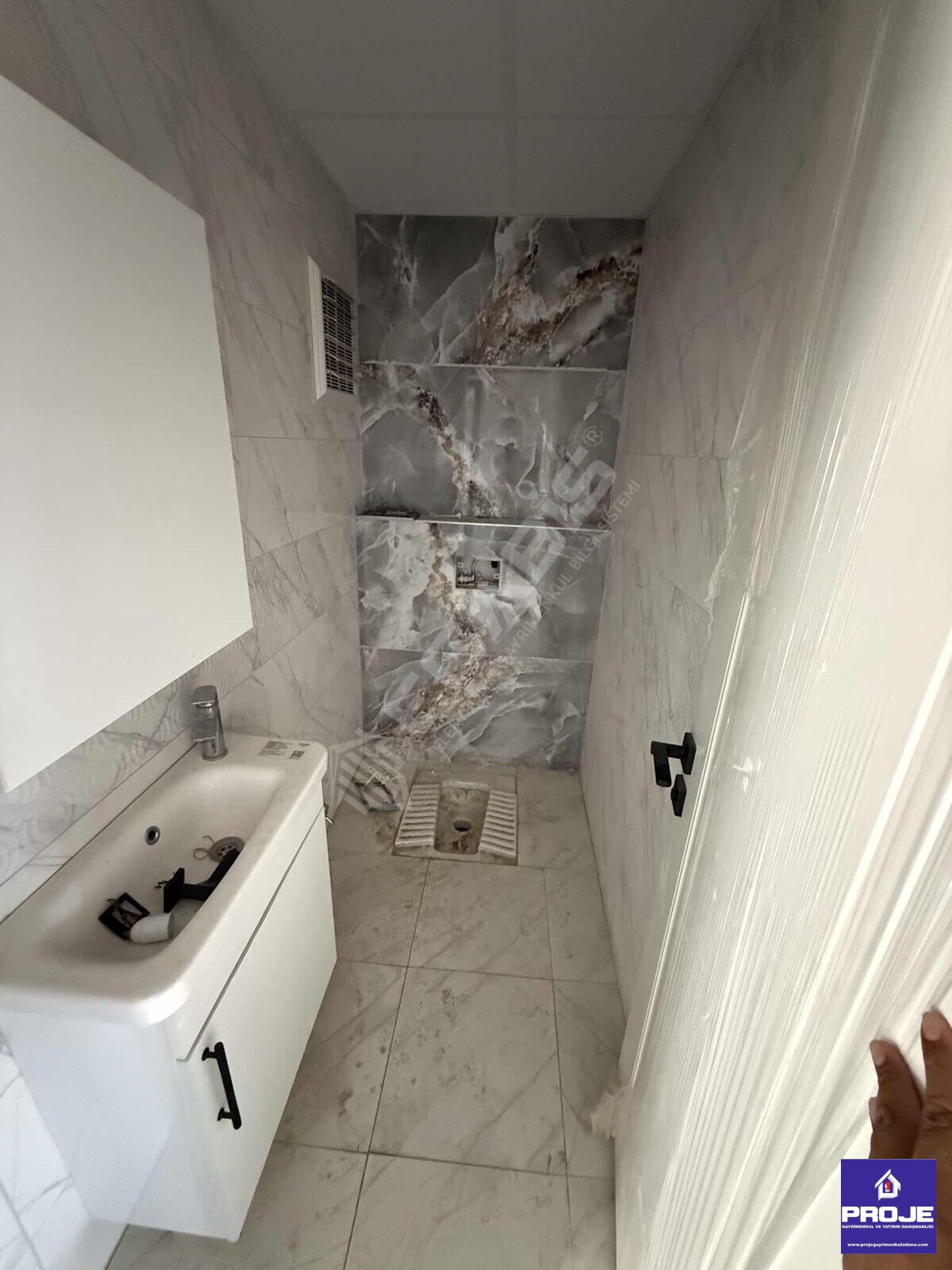 TEK BLOKLU SİTE. HAVUZLU BULVAR ÜSTÜ (0) DAİRE - 16