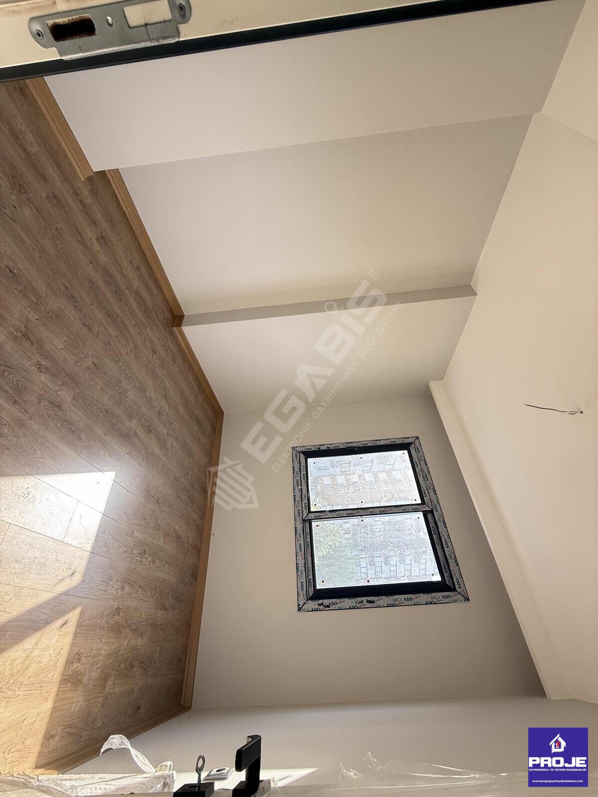 TEK BLOKLU SİTE. HAVUZLU BULVAR ÜSTÜ (0) DAİRE - 18