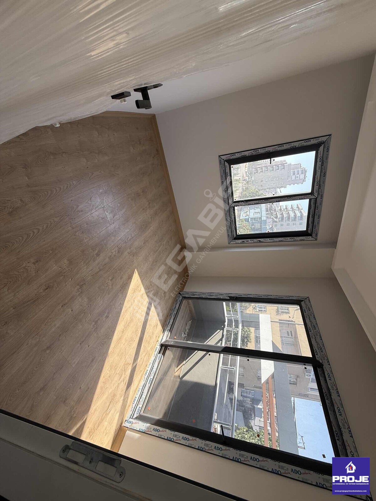 TEK BLOKLU SİTE. HAVUZLU BULVAR ÜSTÜ (0) DAİRE - 20