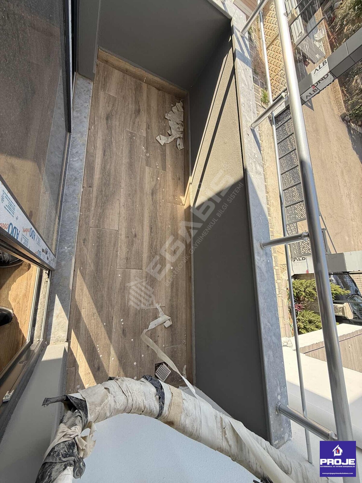 TEK BLOKLU SİTE. HAVUZLU BULVAR ÜSTÜ (0) DAİRE - 21