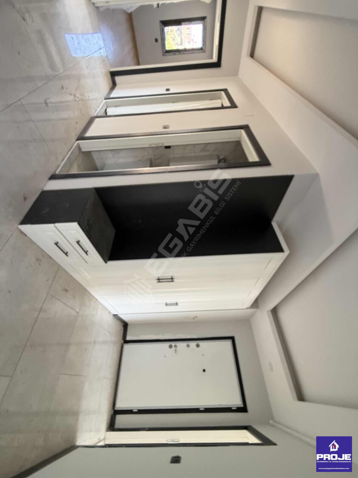 TEK BLOKLU SİTE. HAVUZLU BULVAR ÜSTÜ (0) DAİRE - 7