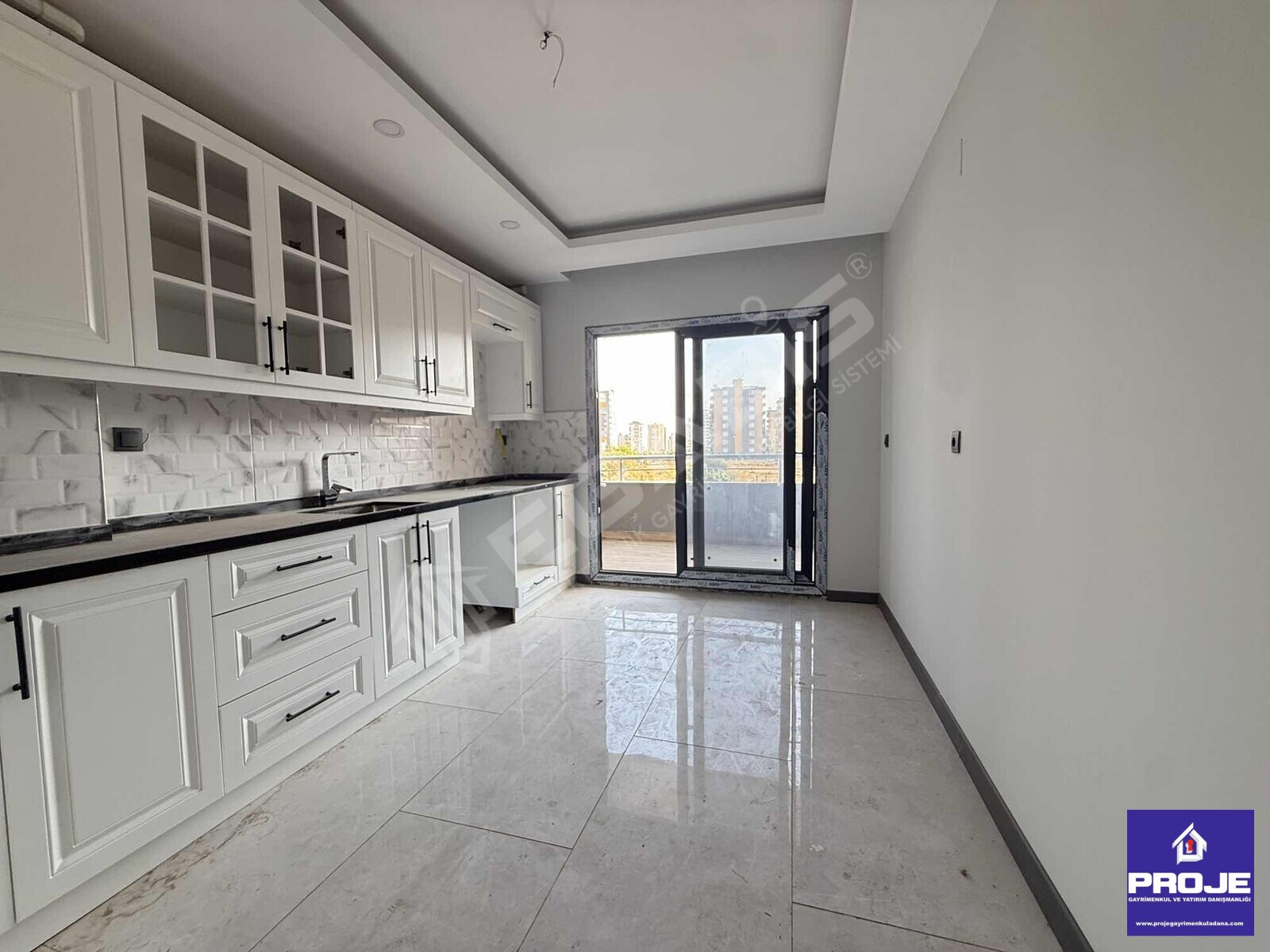 TEK BLOKLU SİTE. HAVUZLU BULVAR ÜSTÜ (0) DAİRE - 13