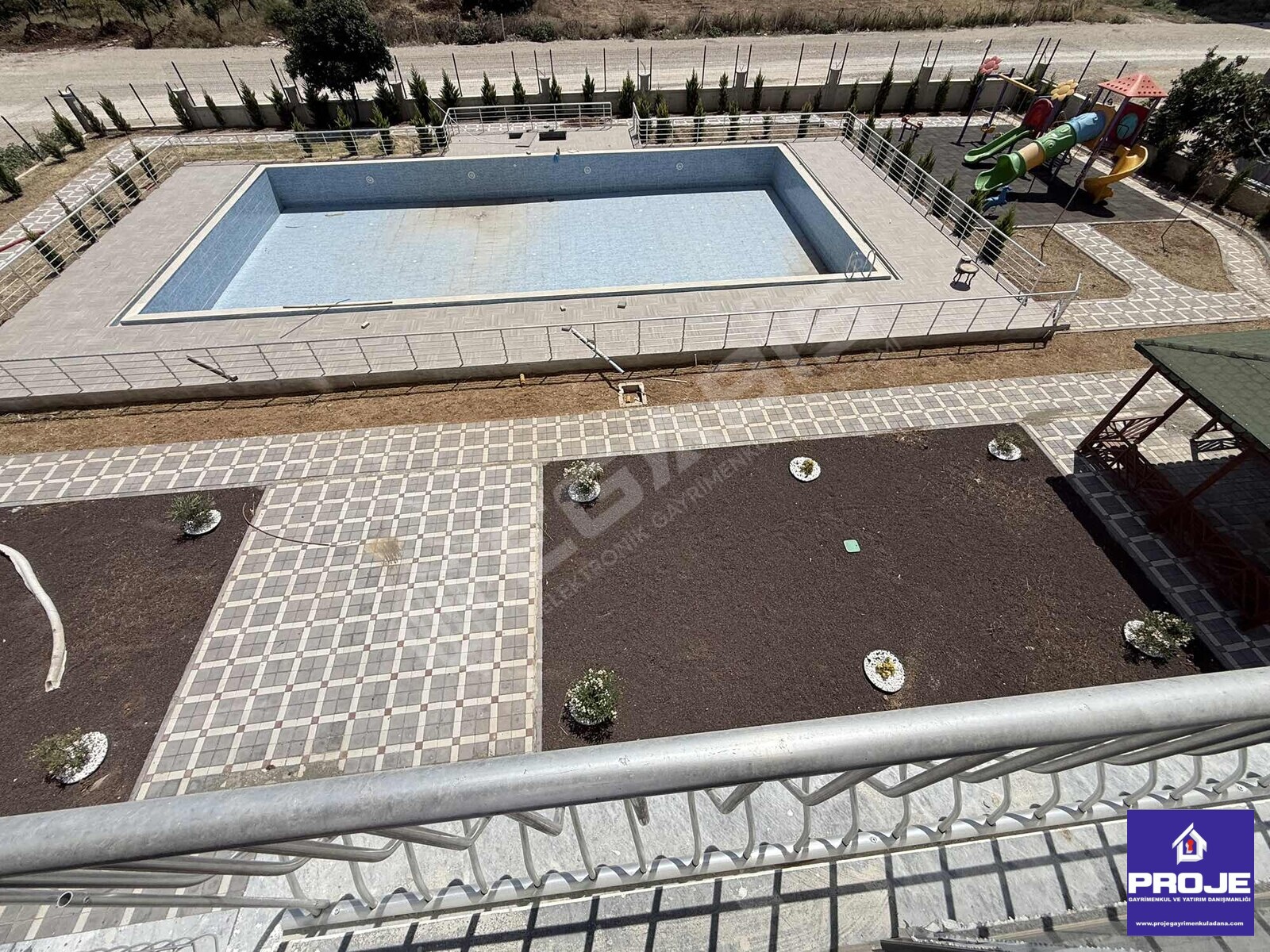 GÜRSELPAŞA'DA HAVUZLU 4+1 KAPALI MUTFAK SIFIR DAİRE - 27