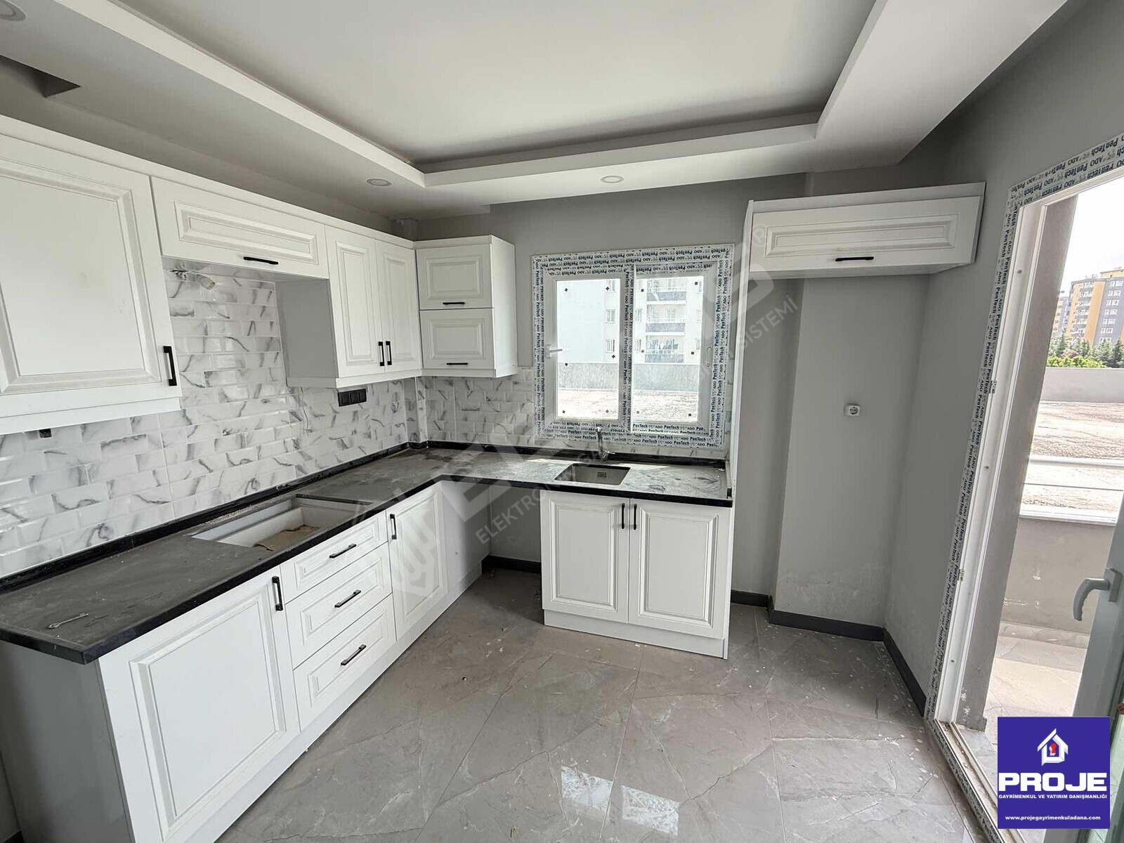 4+1 TEK BLOK HAVUZLU BULVAR ÜZERİ (0) DAİRE