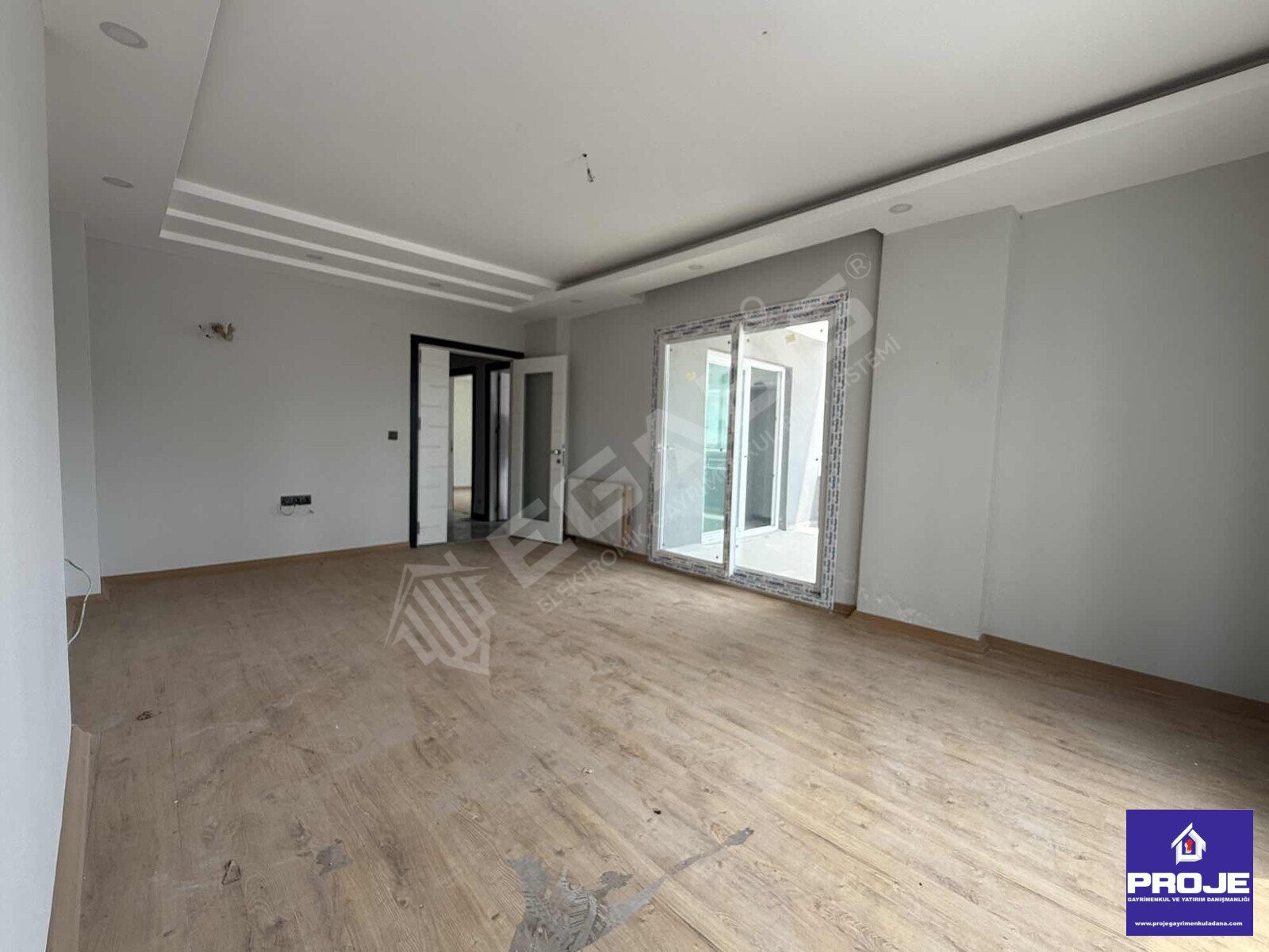 4+1 TEK BLOK HAVUZLU BULVAR ÜZERİ (0) DAİRE - 6