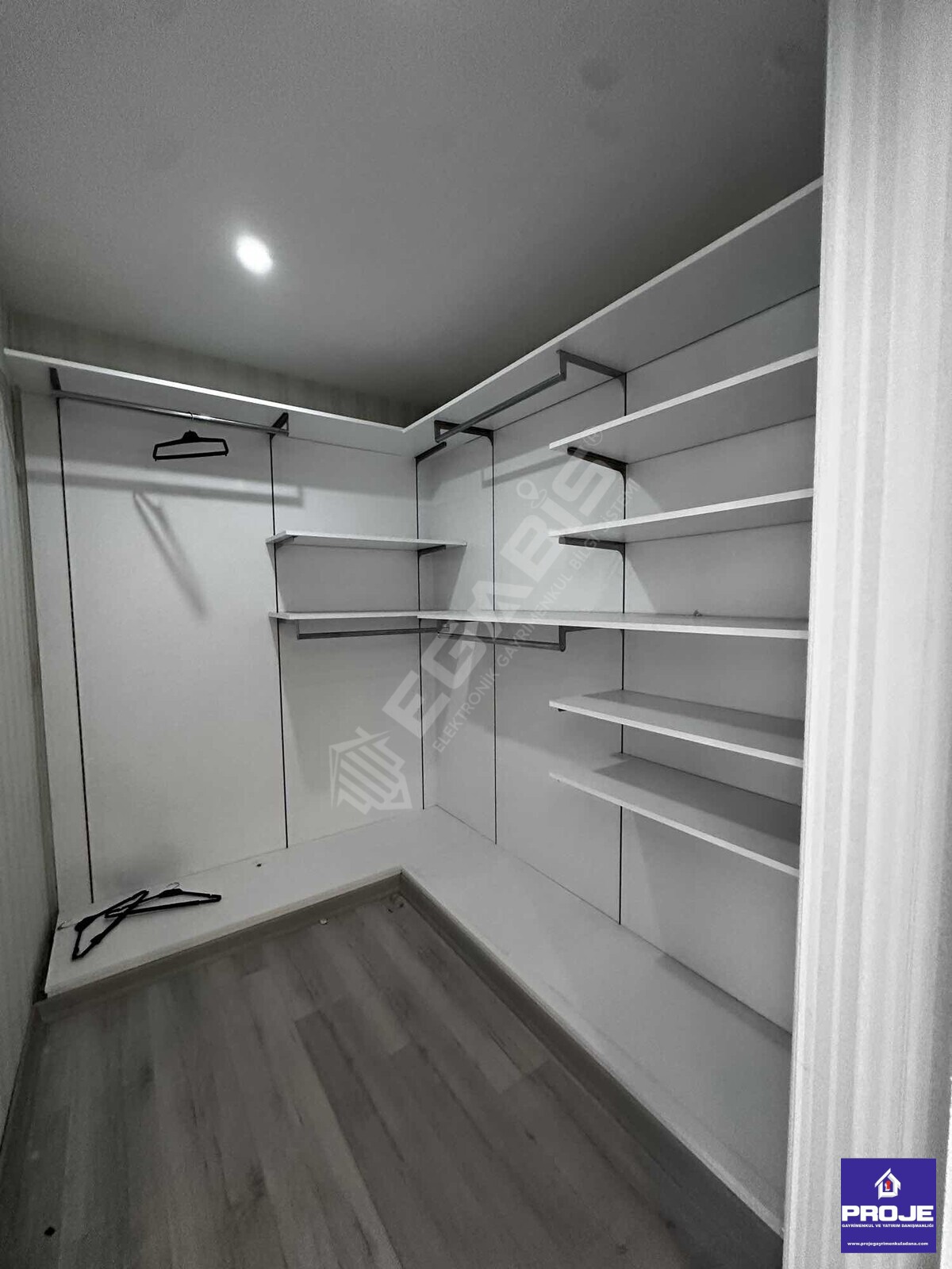 HUZUREVLERİ İSKANLI TEK BLOK HAVUZLU 3+1 DAİRE - 28