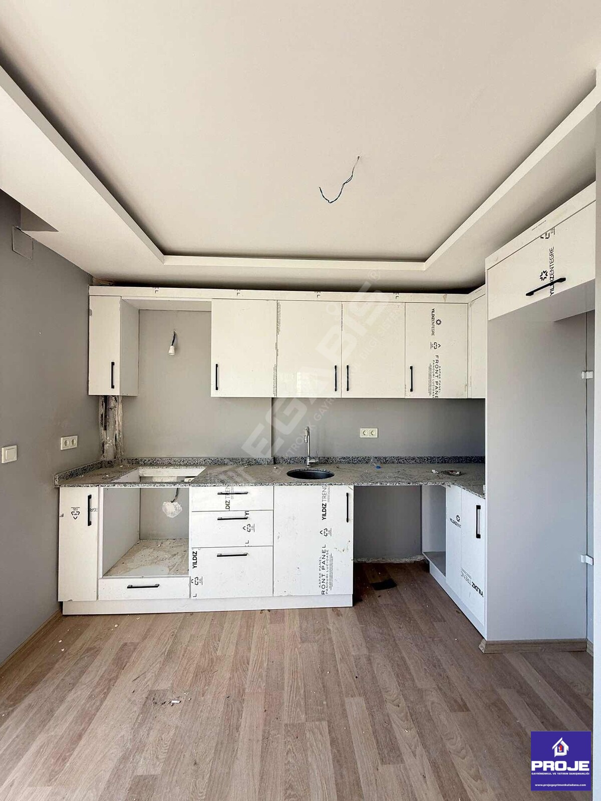 SIFIR 80 YIL BLV ÜZERİ 2+1 TERASLI CAZİPPPP DAİRE