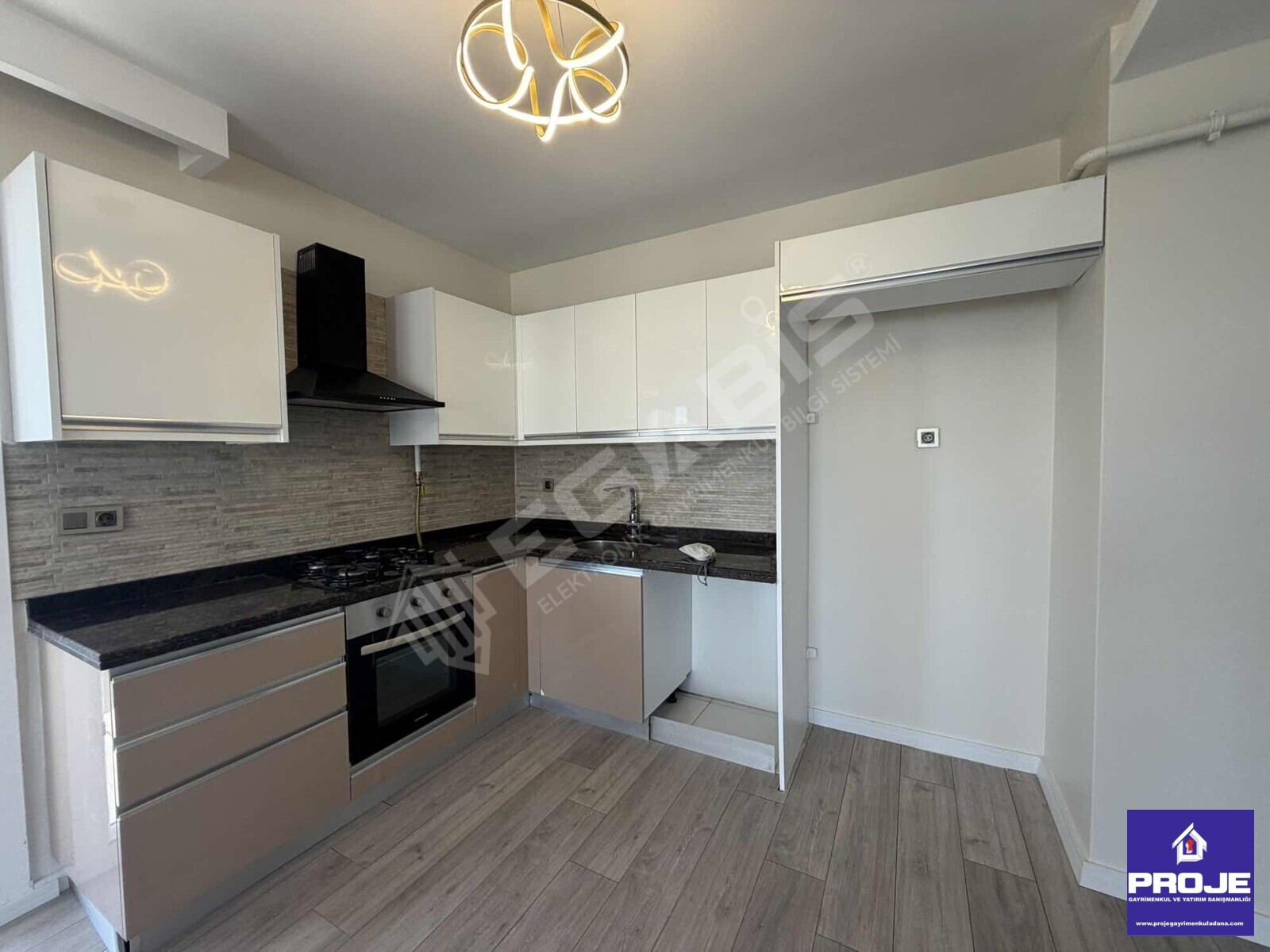 GÜRSELPAŞA FULL SOSYAL DONATILI AİLE SİTESİNDE 3+1 SATILIK DAİRE