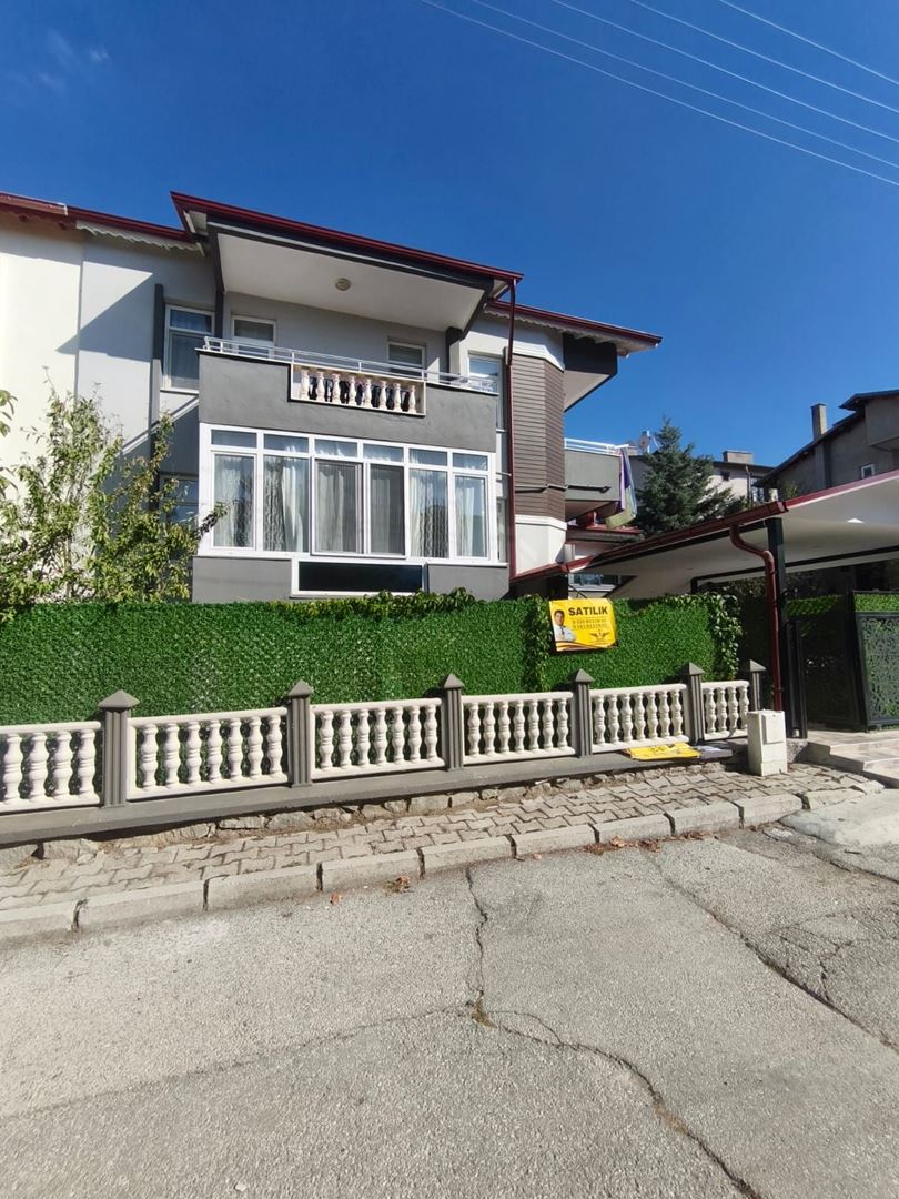 ısparta merkez batıkent mahallesinde satılık bakımlı müstakil villa