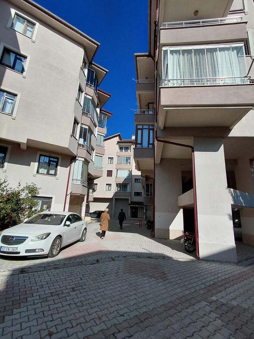 ısparta merkez sülübey mahallesinde çay boyunda kiralık geniş ve bakım daire
