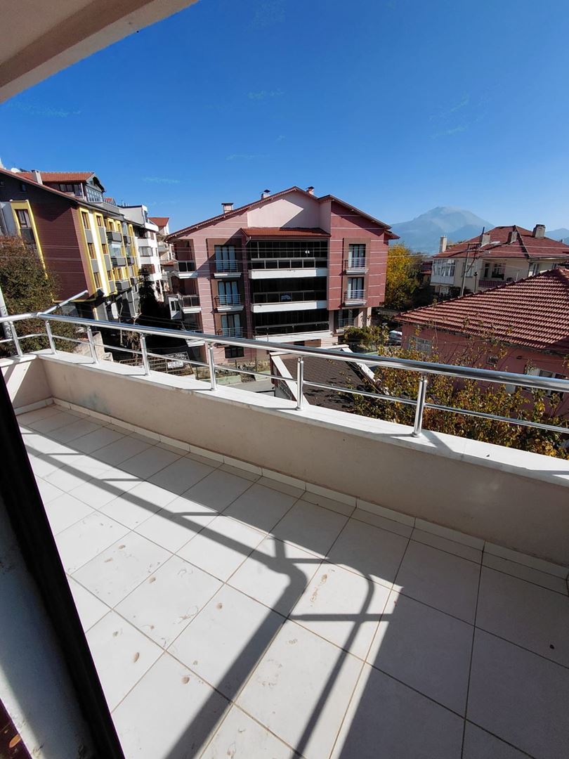 ısparta merkez sülübey mahallesinde çay boyunda kiralık geniş ve bakım daire - 32