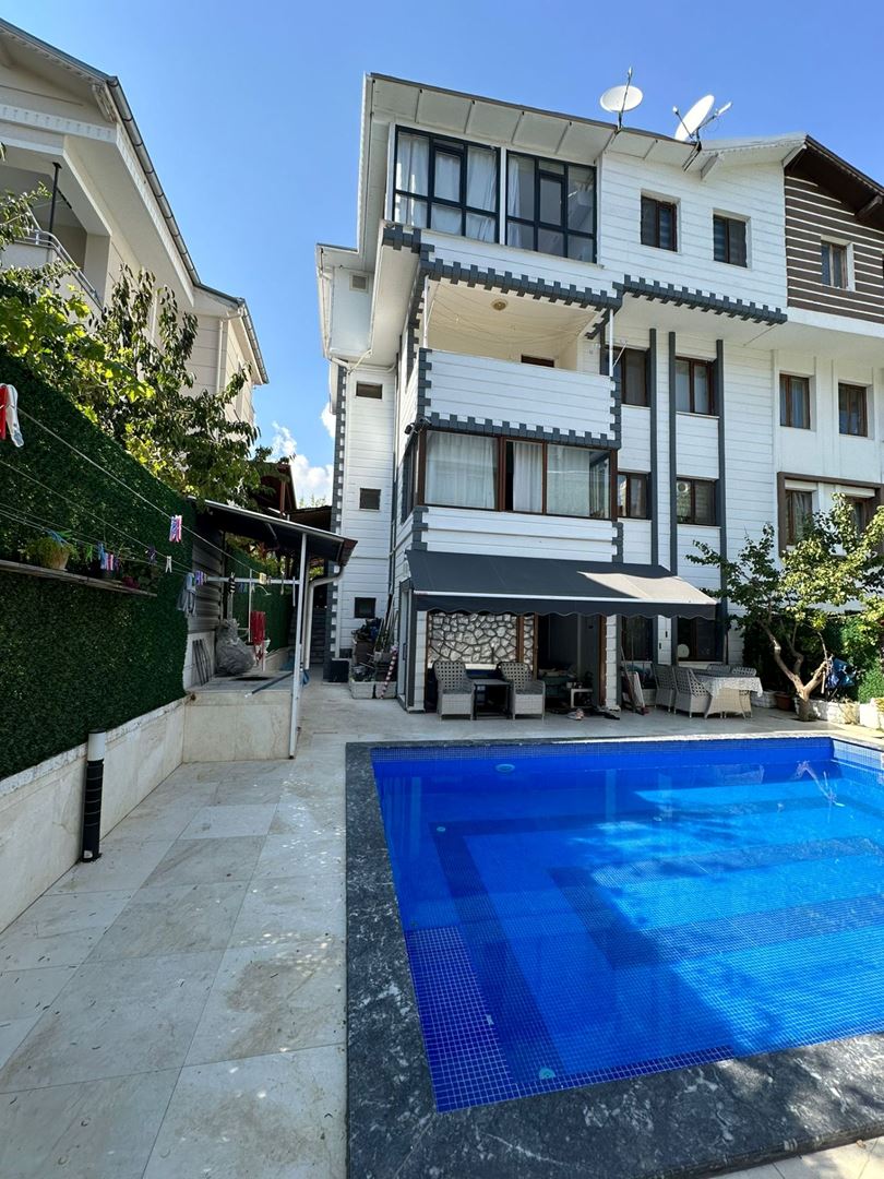 ısparta merkez ışıkkent mah. 4 katlı havuzlu satılık villa