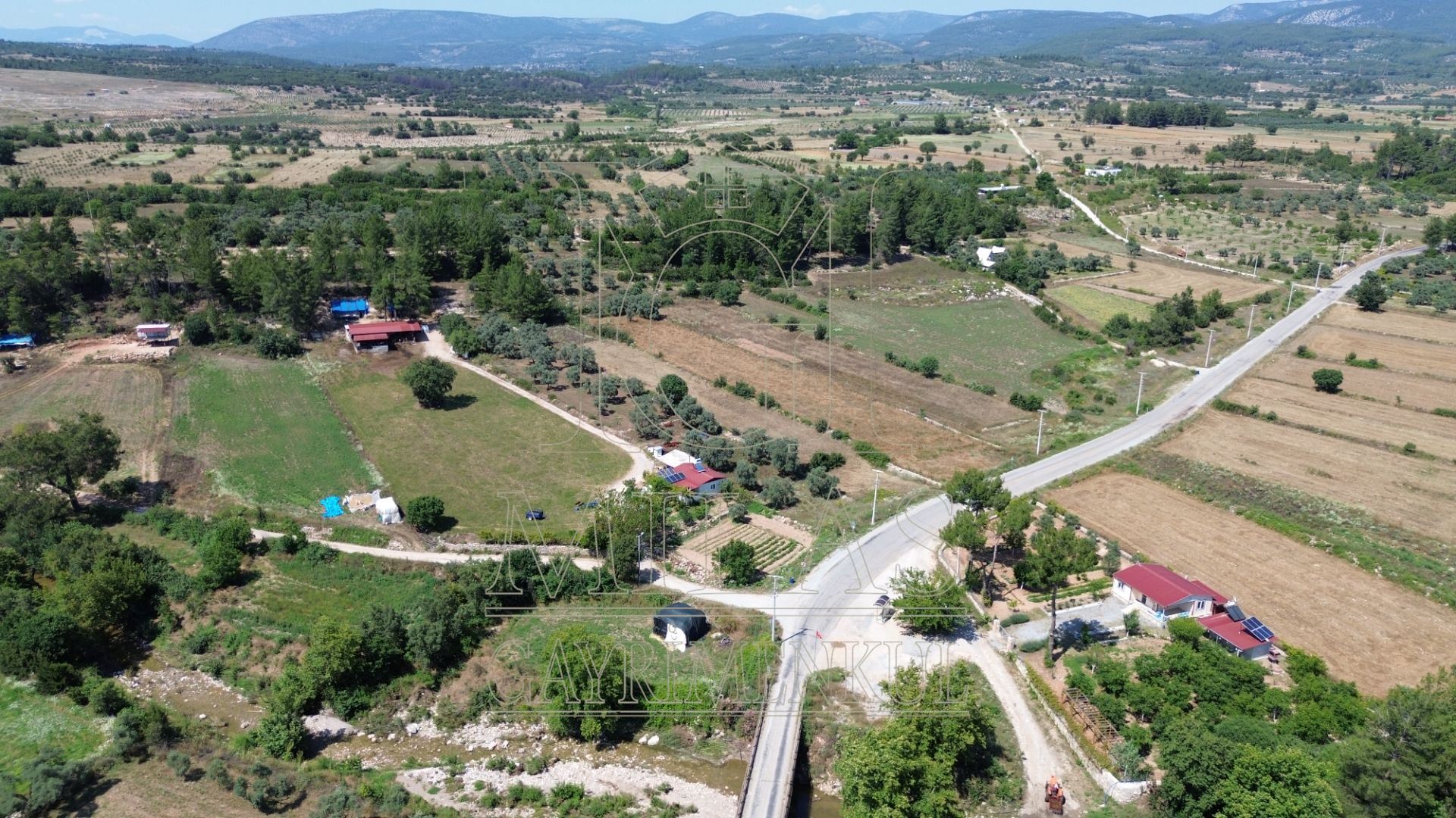 Milas Karacahisar'da Kadastrol Yola Cepheli Satılık TarlaMuğla, Milas, Karacahisar