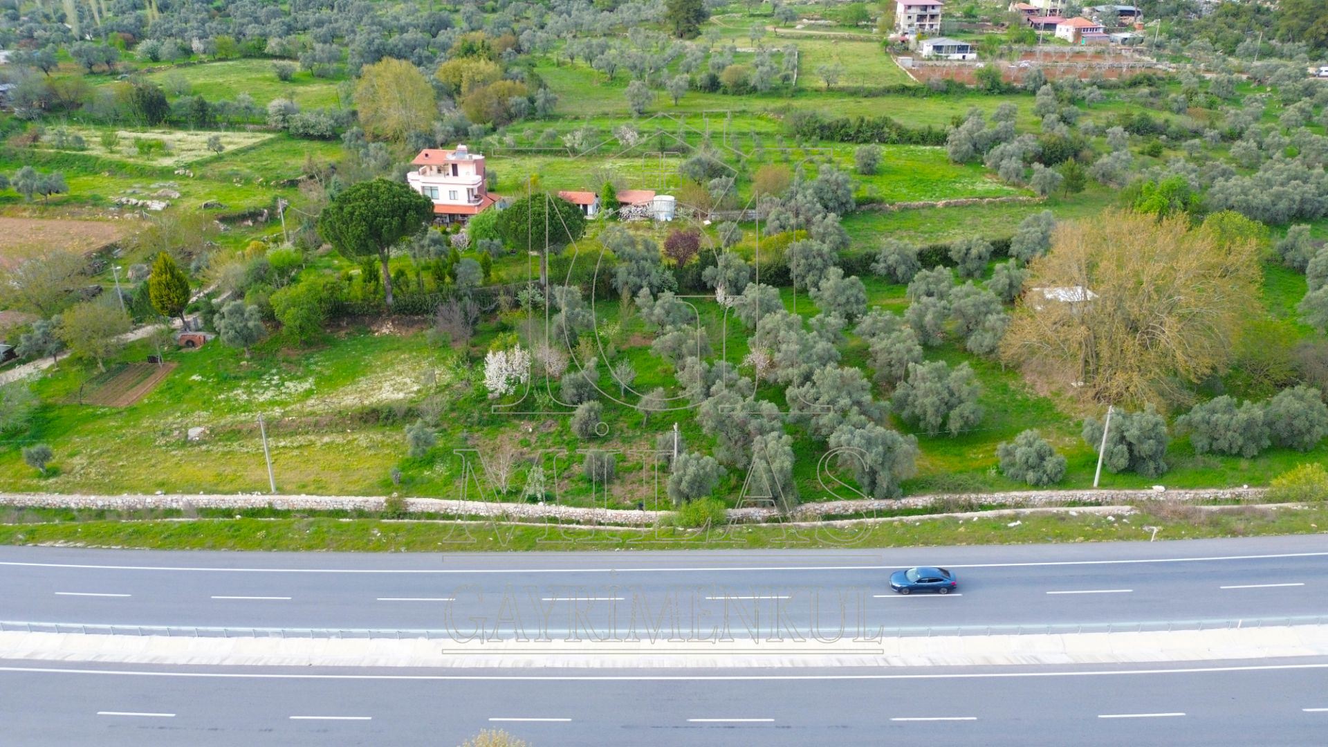 Muğla Bodrum Ana Yola Cepheli Satılık Konut İmarlı ArsaMuğla, Milas, Korucuk
