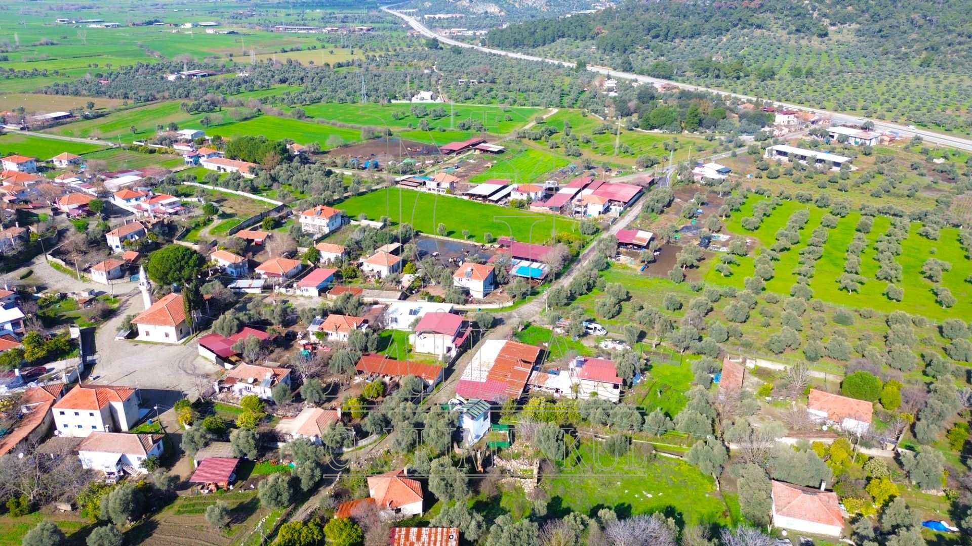 Milas Köşk Mahallesinde Müstakil Bahçeli Satılık Ahşap EvMuğla, Milas, Köşk