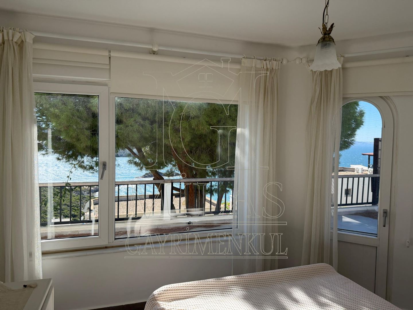 Boğaziçi Adabükü'nde Deniz Manzaralı Özel Plajlı Satılık VillaMuğla, Milas, Boğaziçi - 19