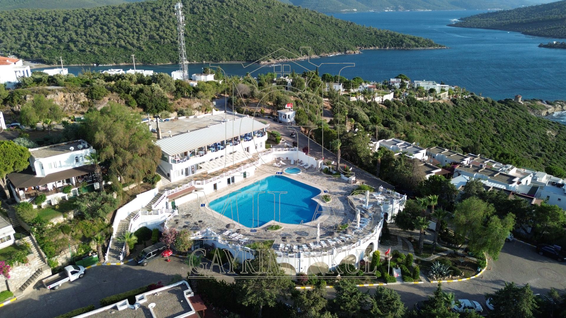 Boğaziçi Adabükü'nde Deniz Manzaralı Özel Plajlı Satılık VillaMuğla, Milas, Boğaziçi