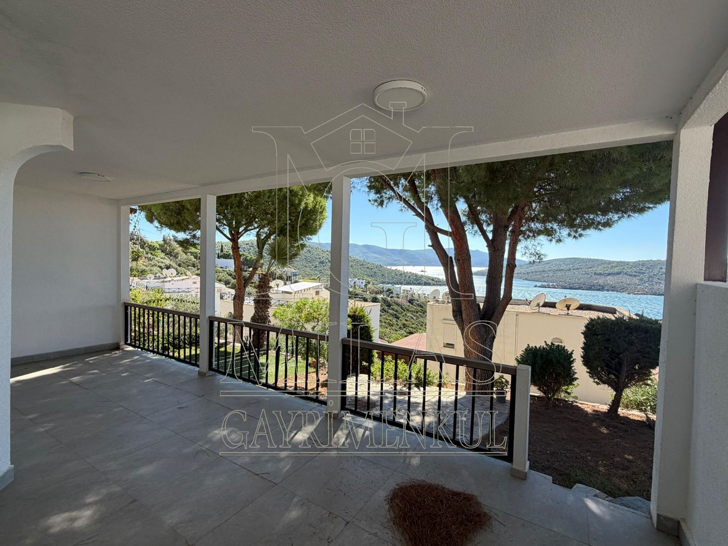 Boğaziçi Adabükü'nde Deniz Manzaralı Özel Plajlı Satılık VillaMuğla, Milas, Boğaziçi - 10