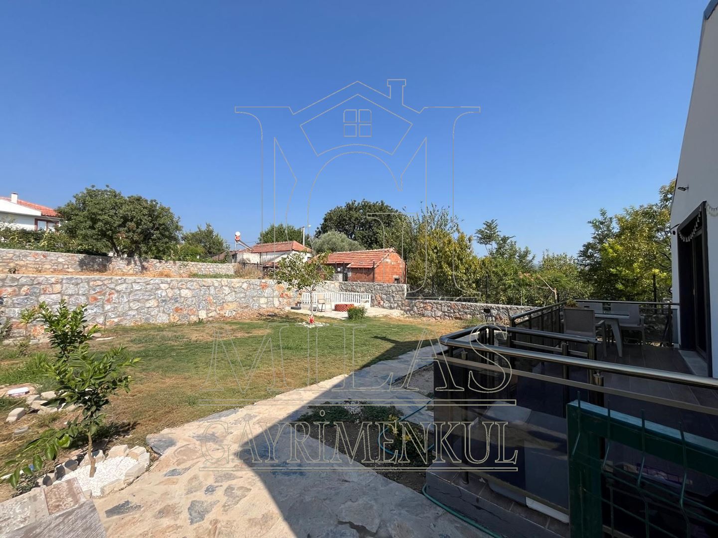 Milas'ta 1600 M² Bahçe İçinde Satılık VillaMuğla, Milas, Aslanyaka - 3