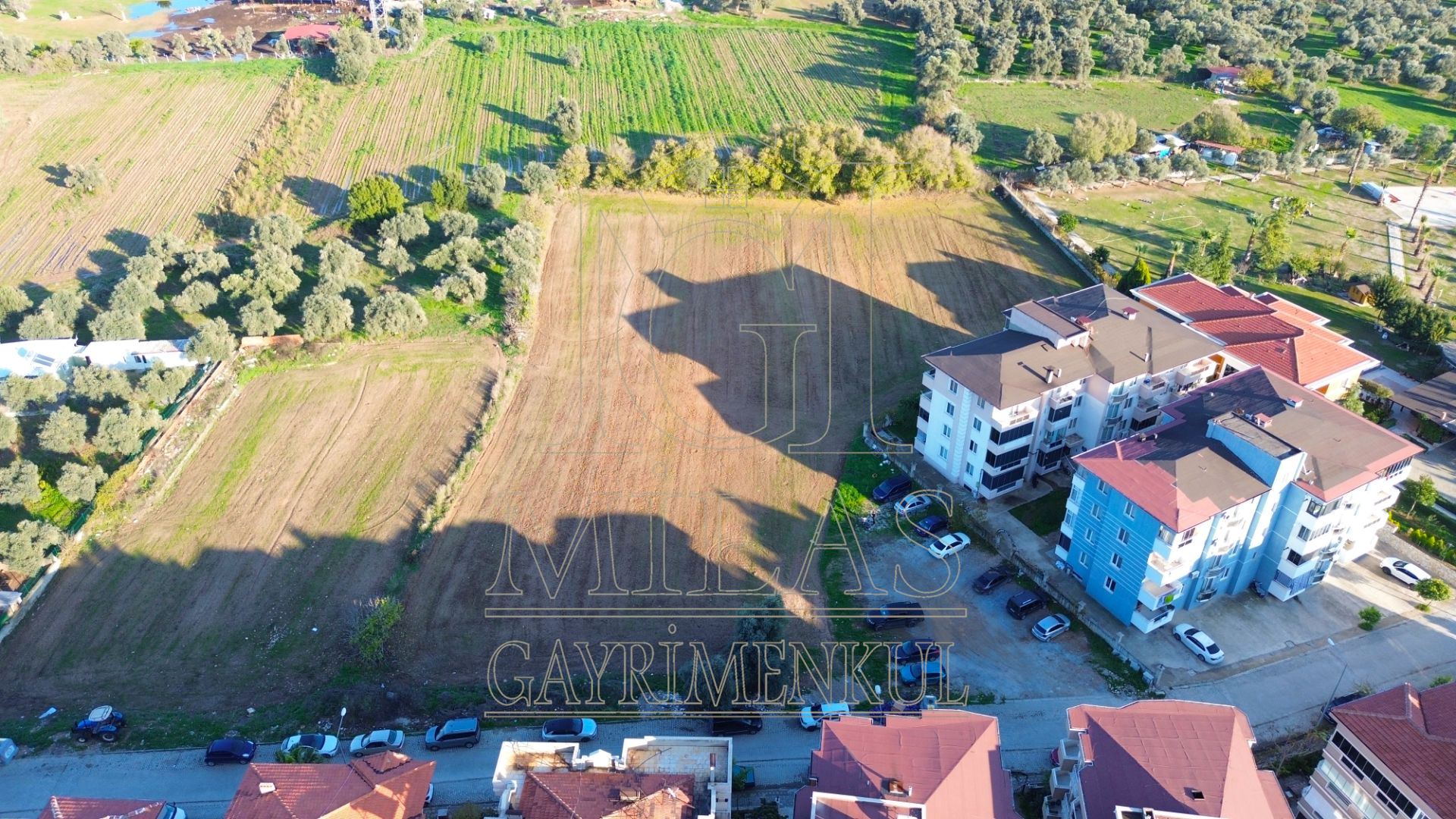 Milas Cumhuriyet Mahallesinde İmar Sınırına Bitişik 6366 M² AraziMuğla, Milas, Cumhuriyet - 3