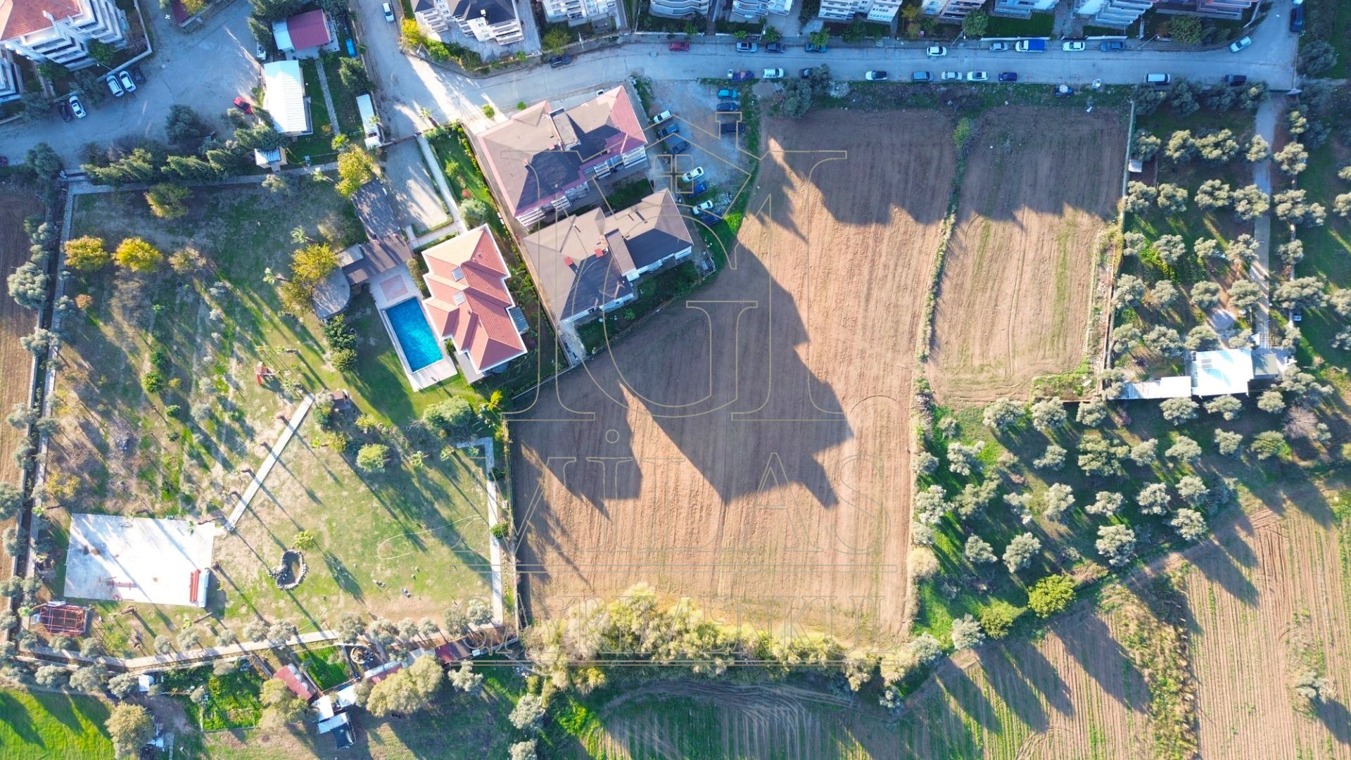 Milas Cumhuriyet Mahallesinde İmar Sınırına Bitişik 6366 M² AraziMuğla, Milas, Cumhuriyet - 2