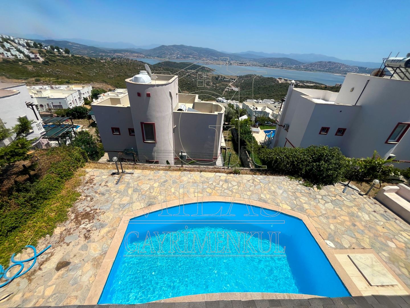 Boğaziçi'nde Müstakil Havuzlu Bahçeli Tam Müstakil Dubleks VillaMuğla, Milas, Boğaziçi - 11