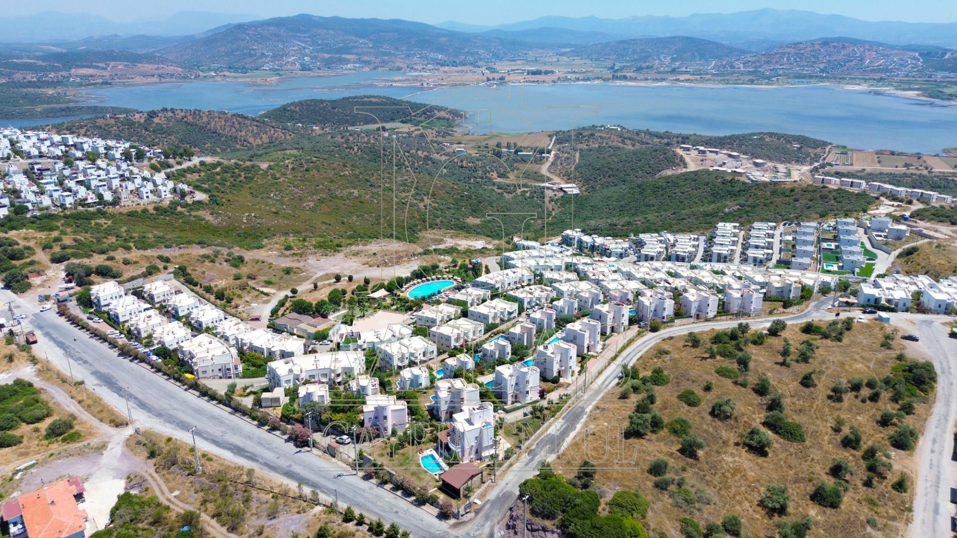 Boğaziçi'nde Müstakil Havuzlu Bahçeli Tam Müstakil Dubleks VillaMuğla, Milas, Boğaziçi