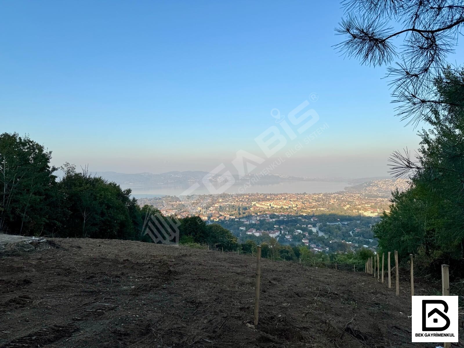 BEK GAYRİMENKUL DEN GÖL MANZARALI SATILIK 2373 M2 ARSA - 3