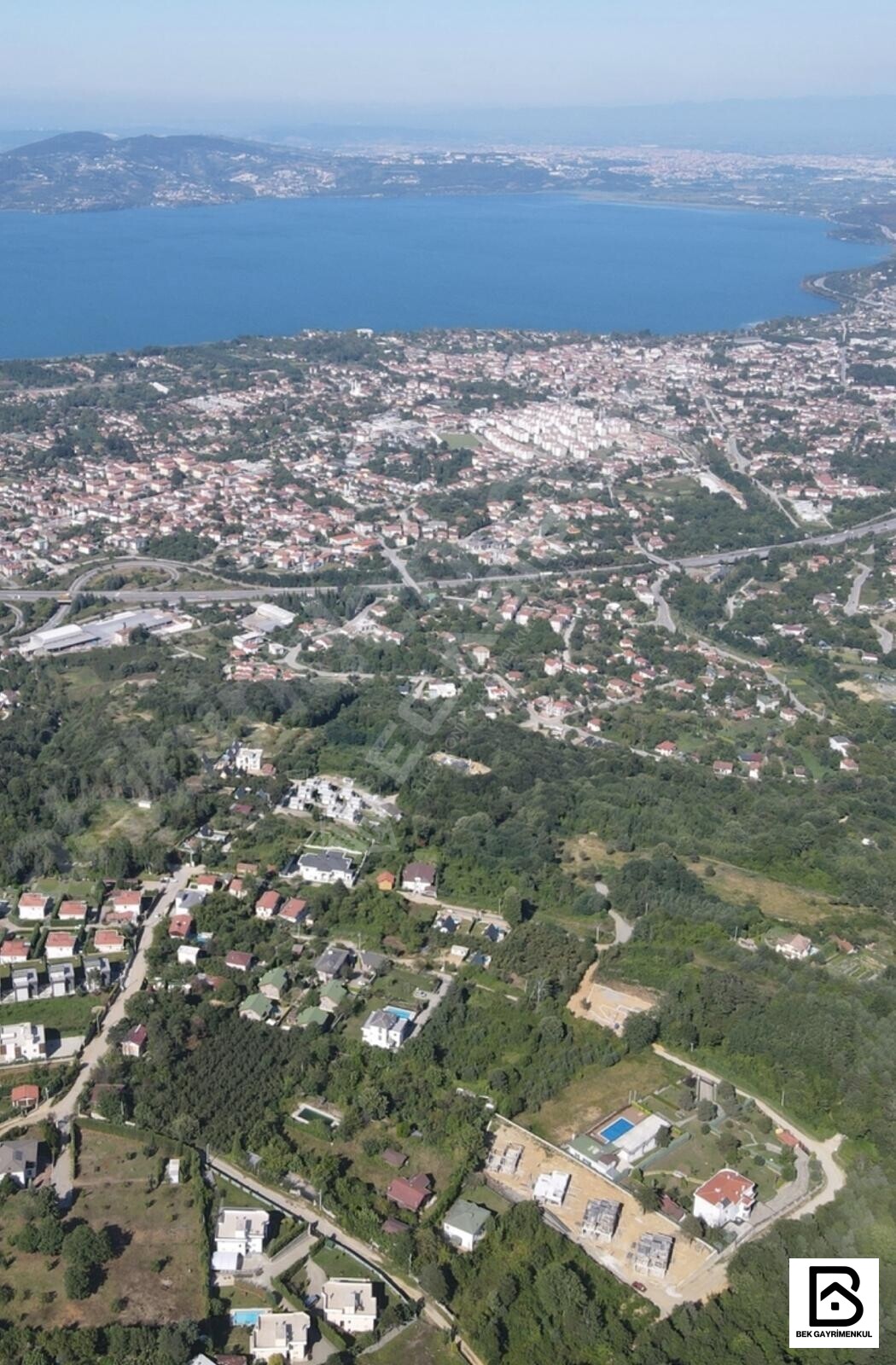 BEK GAYRİMENKUL DEN GÖL MANZARALI SATILIK 2373 M2 ARSA - 8