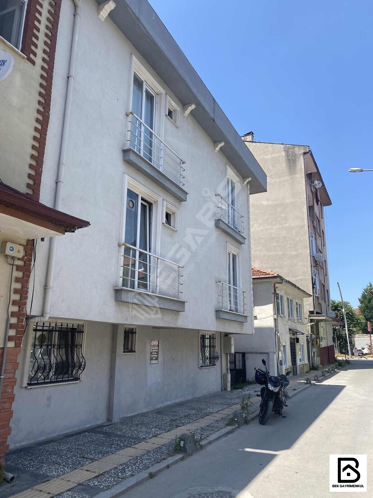 ŞEHİR MERKEZİNDE KİRALIK EŞYALI APART