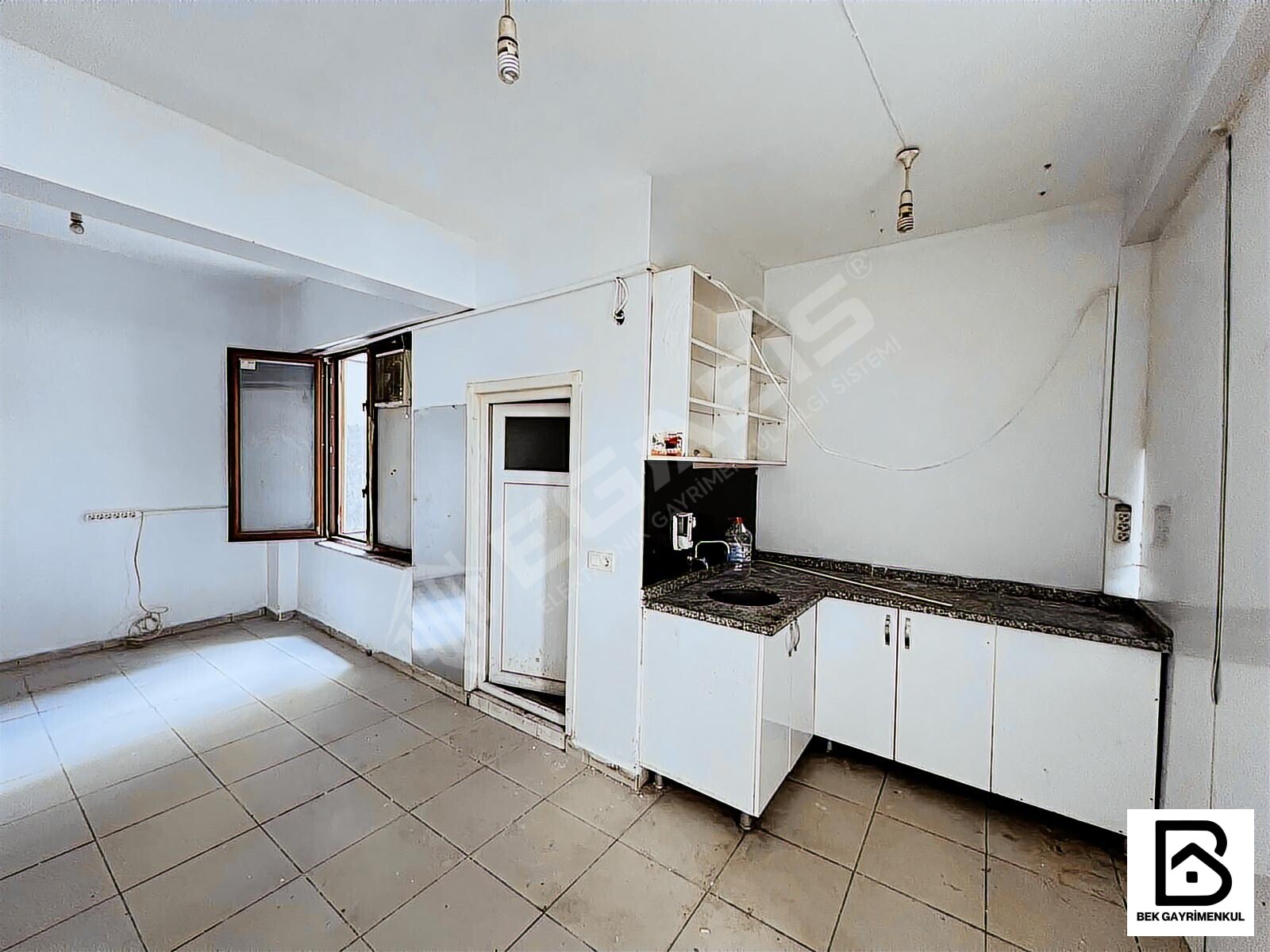 KEMER CADDESİ SATILIK YENİ BİNADA 2 KATLI 80 M2 KÖŞE BOŞ DÜKKAN - 25