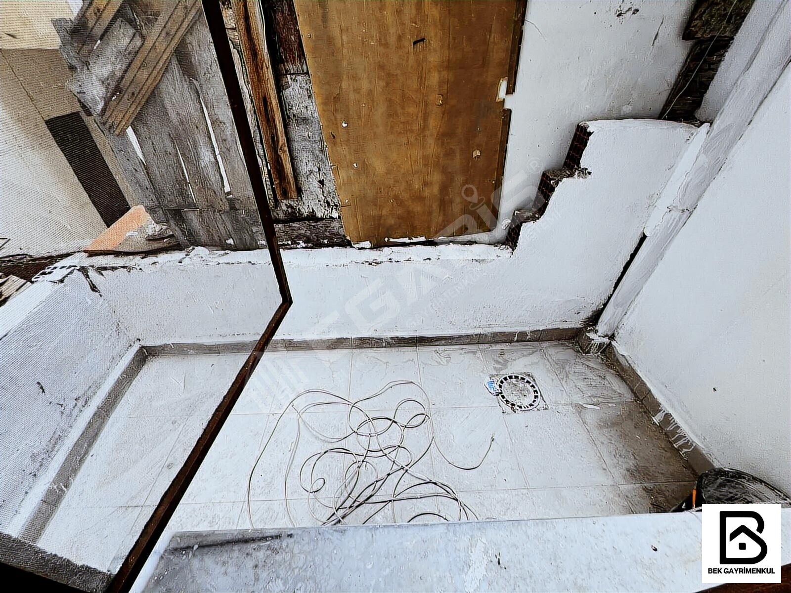 KEMER CADDESİ SATILIK YENİ BİNADA 2 KATLI 80 M2 KÖŞE BOŞ DÜKKAN - 29