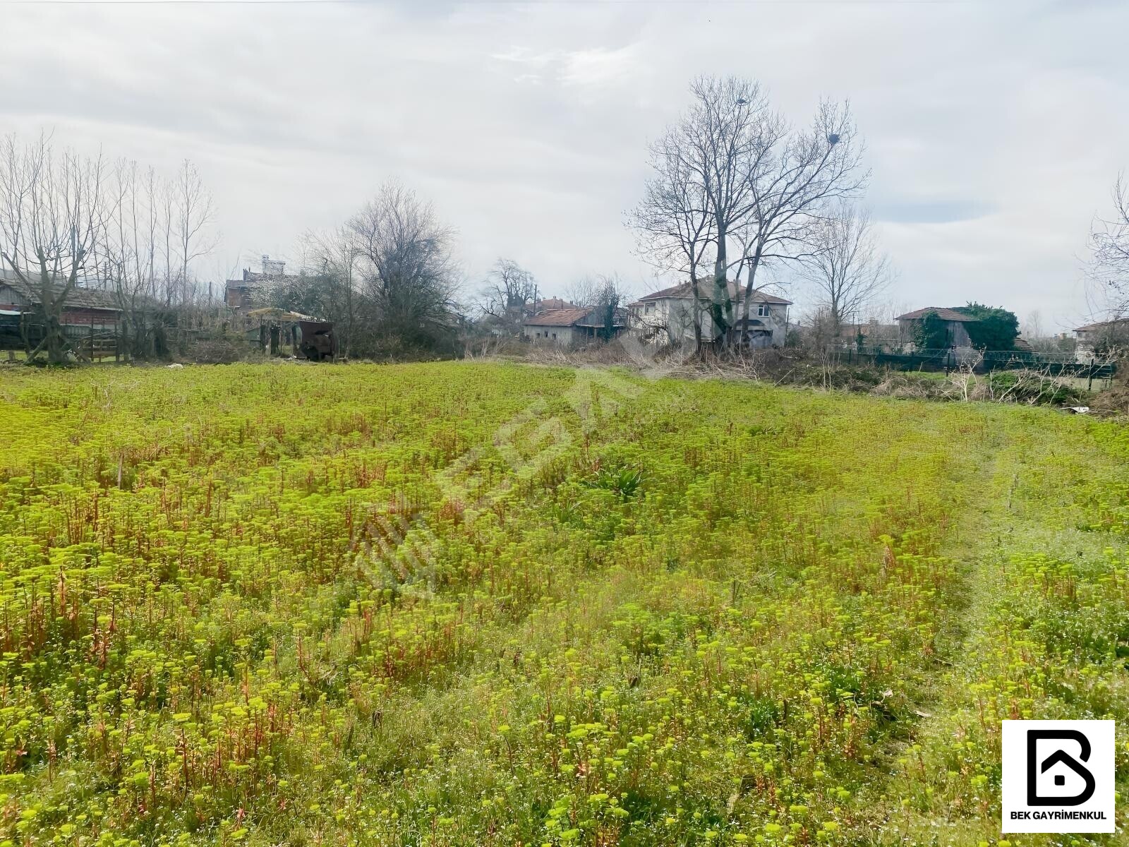BEK GAYRİMENKULDEN MAKSUDİYE DE SATILIK YOLA CEPHE İMARLI ARSA