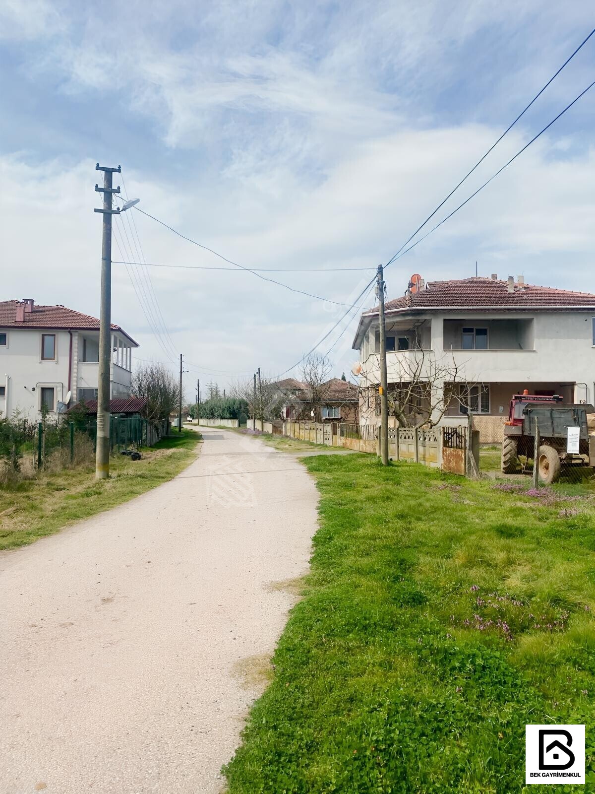 BEK GAYRİMENKULDEN MAKSUDİYE DE SATILIK YOLA CEPHE İMARLI ARSA - 4