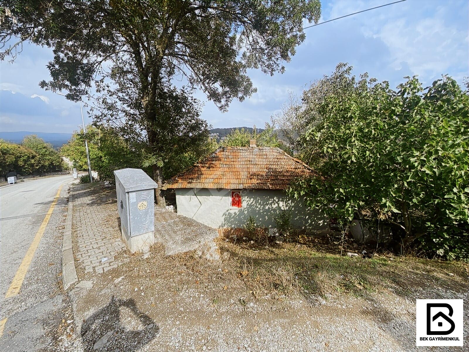 KARAMAN'DA ASFALTA CEPHE SATILIK ARSA