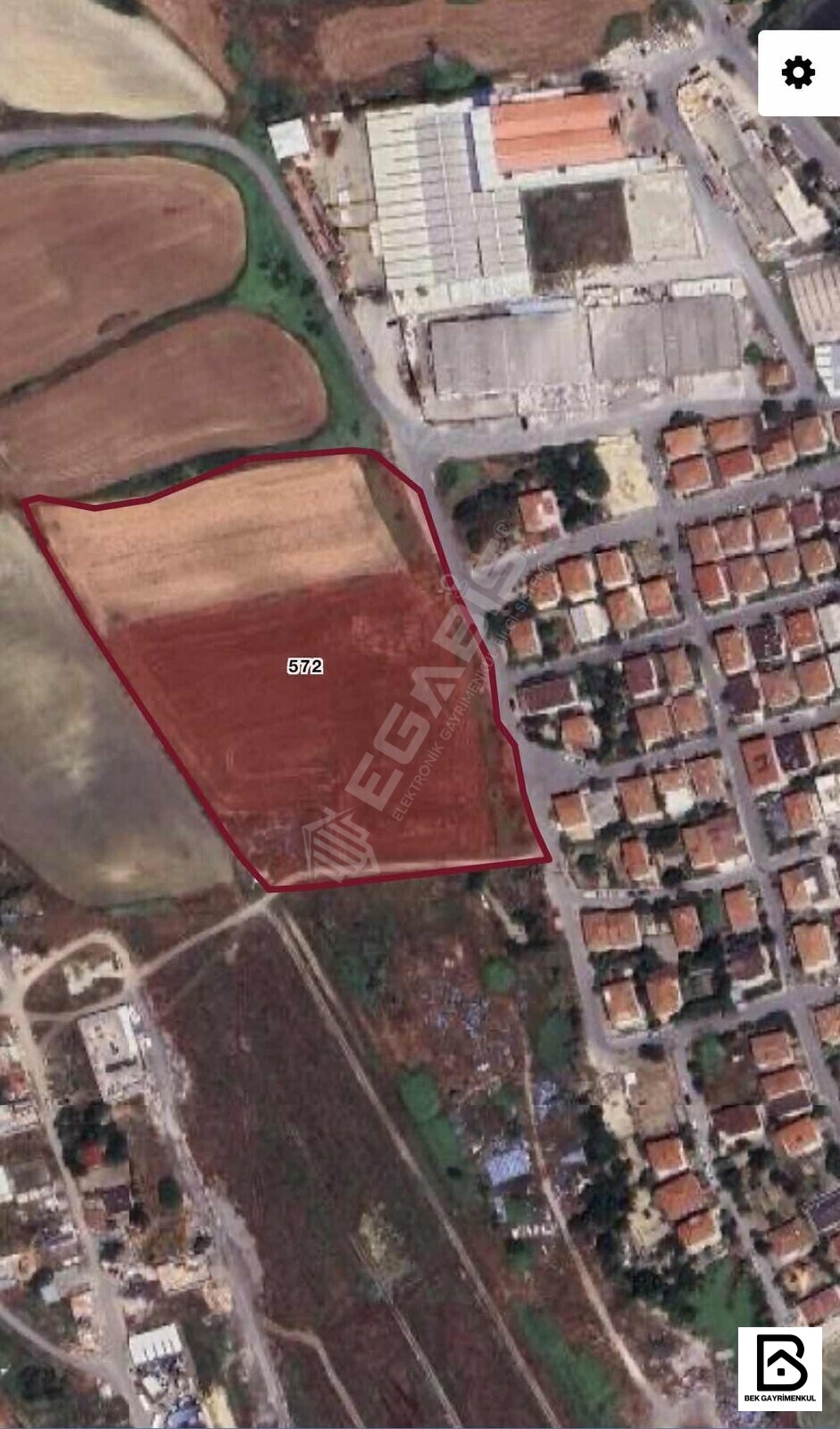 HADIMKÖY HASTANE MAH' DE YERLEŞİM ALANININ İÇİNDE 124 M2 ARSA