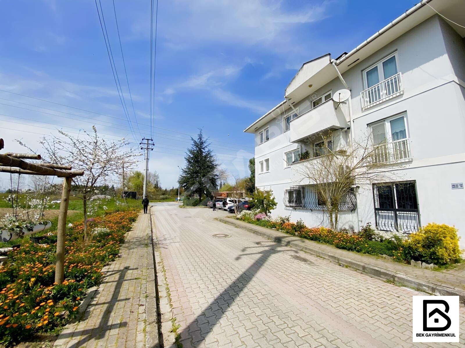 KARAMANDA METROBÜS YAKININDA İÇİ YENİLENMİŞ SATILIK 3+1 DAİRE - 2