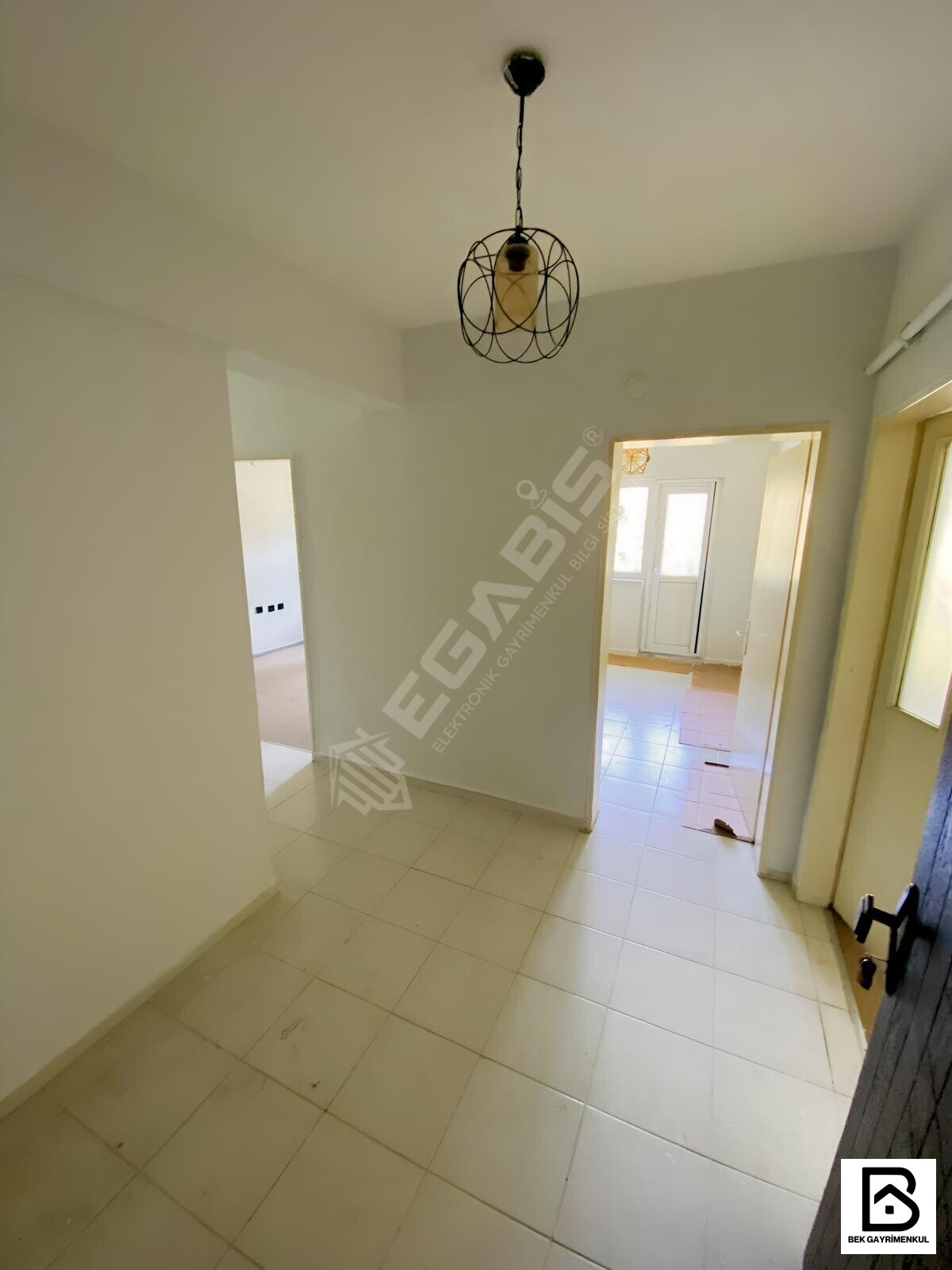 KARAMANDA METROBÜS YAKININDA İÇİ YENİLENMİŞ SATILIK 3+1 DAİRE - 3